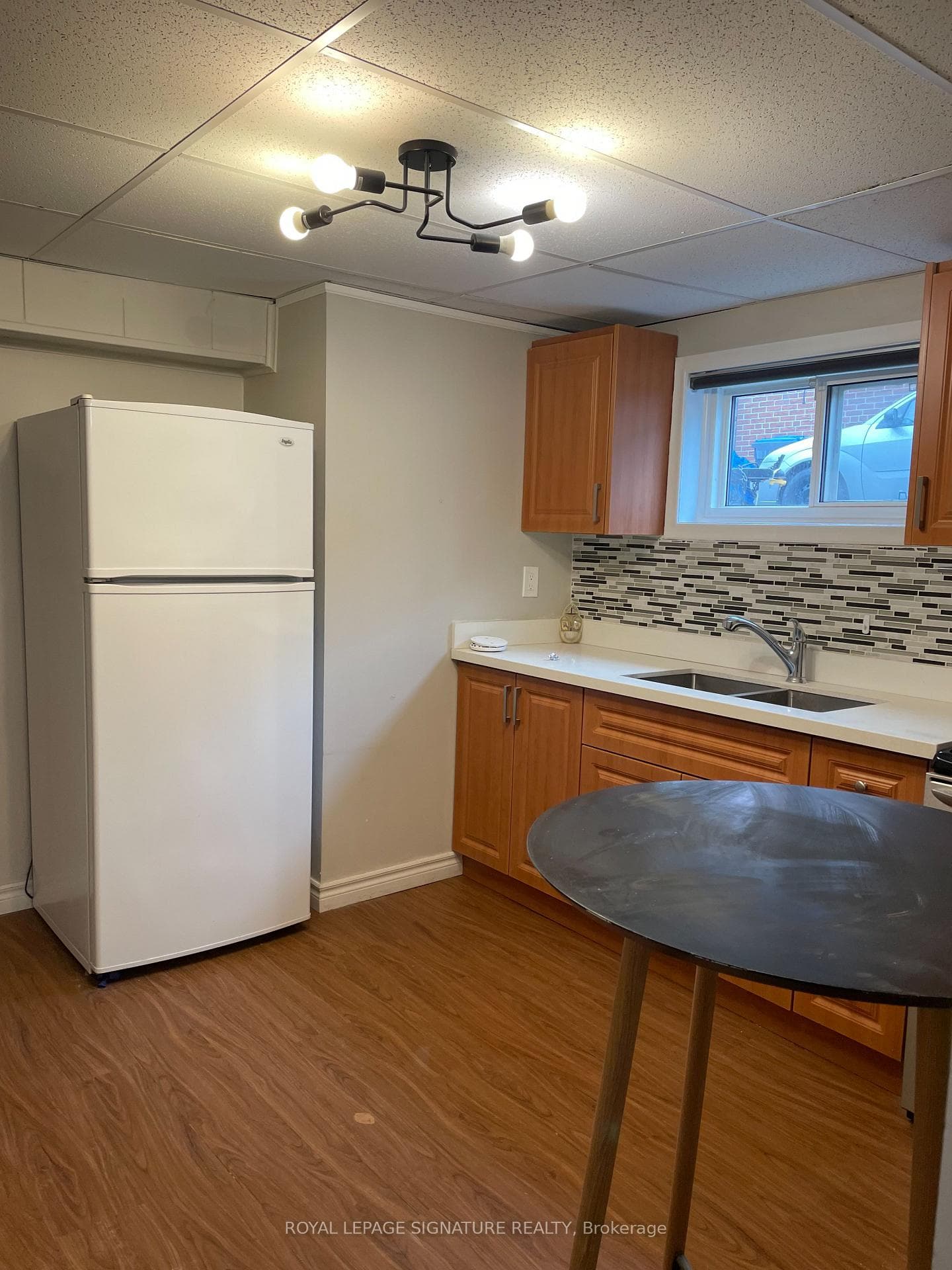 1566 Northmount Avenue Unit Lower photo 3