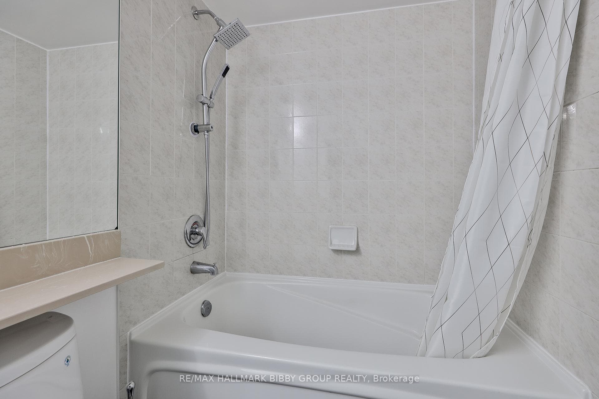 330 Adelaide Street Unit 409 photo 19