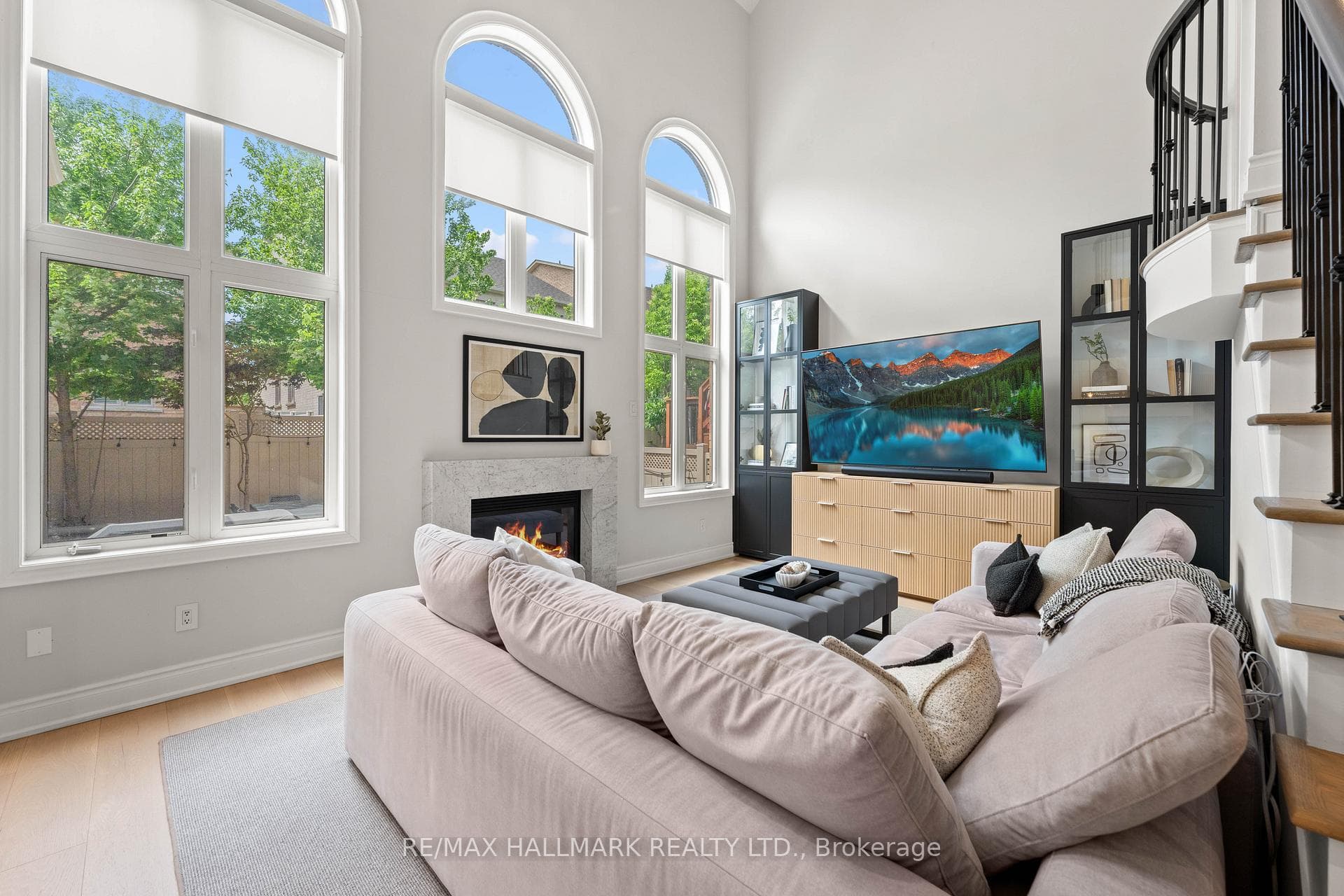 2-Storey Living Room W Automatic Window Coverings