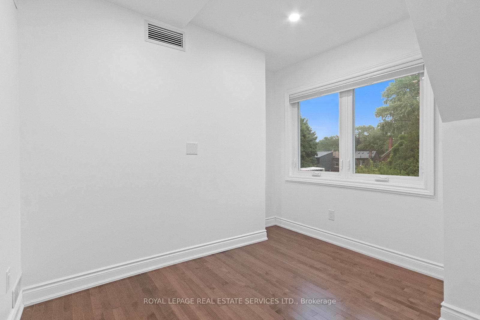 61 Westholme Avenue photo 33
