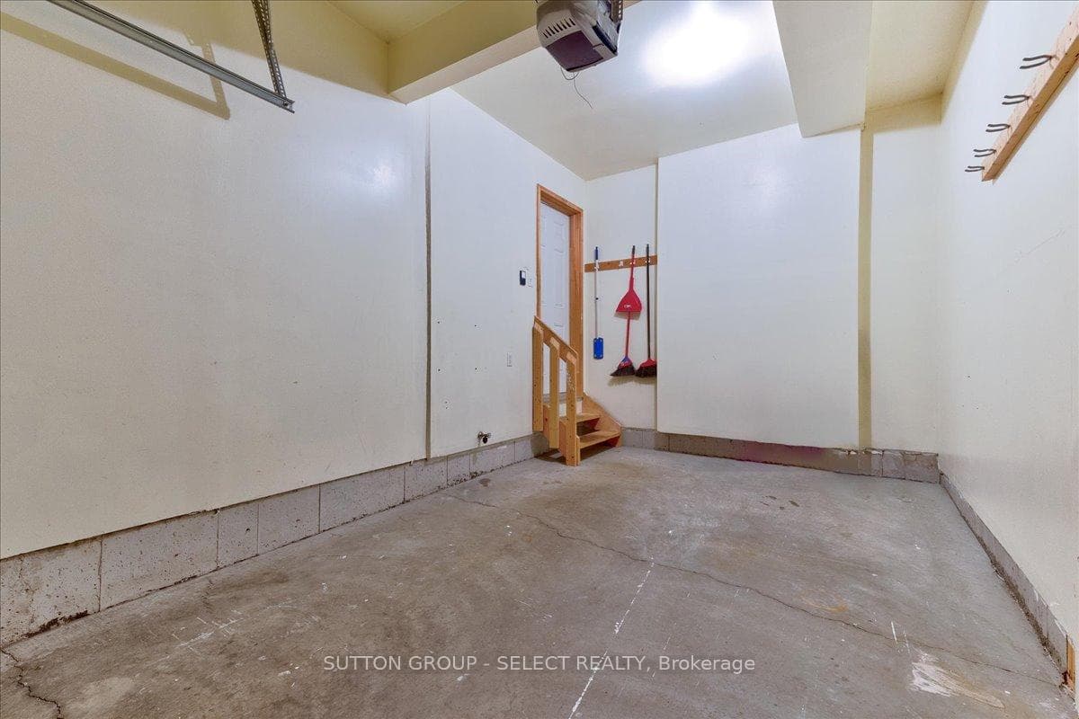 115 TEMPLEWOOD Drive photo 31