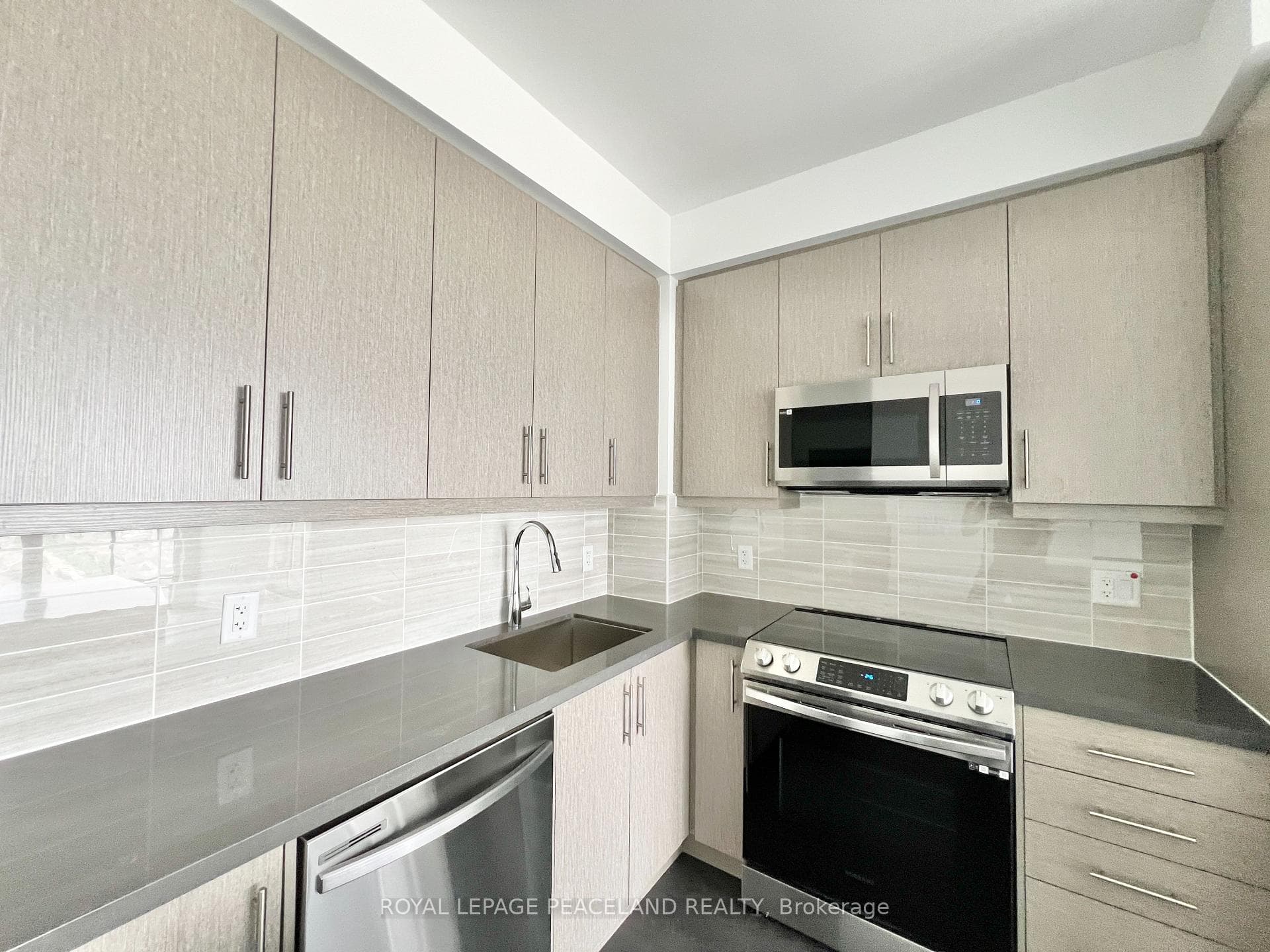 105 Oneida Crescent Unit 2806 photo 3