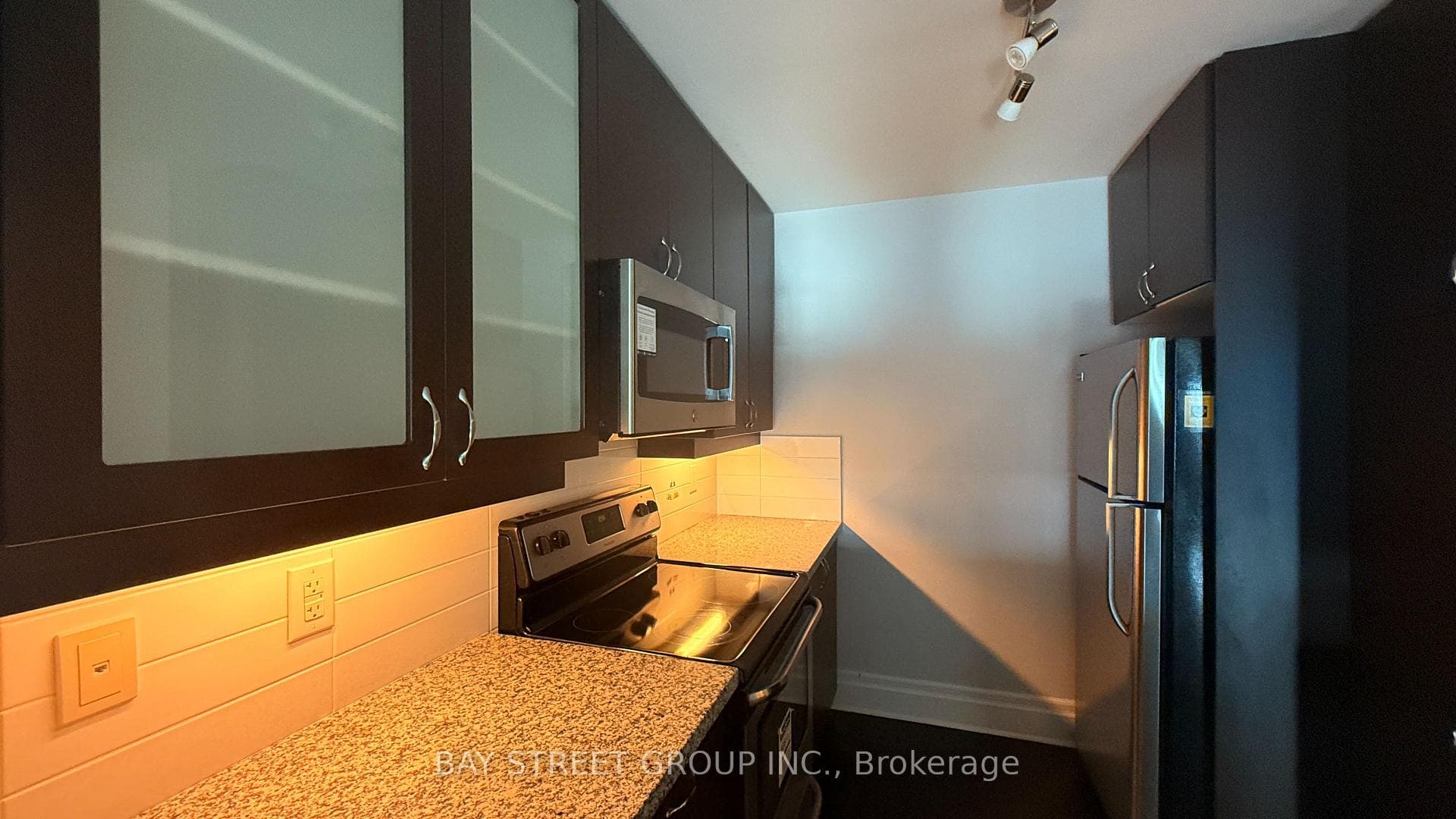 111 Upper Duke Crescent Unit 904 photo 9