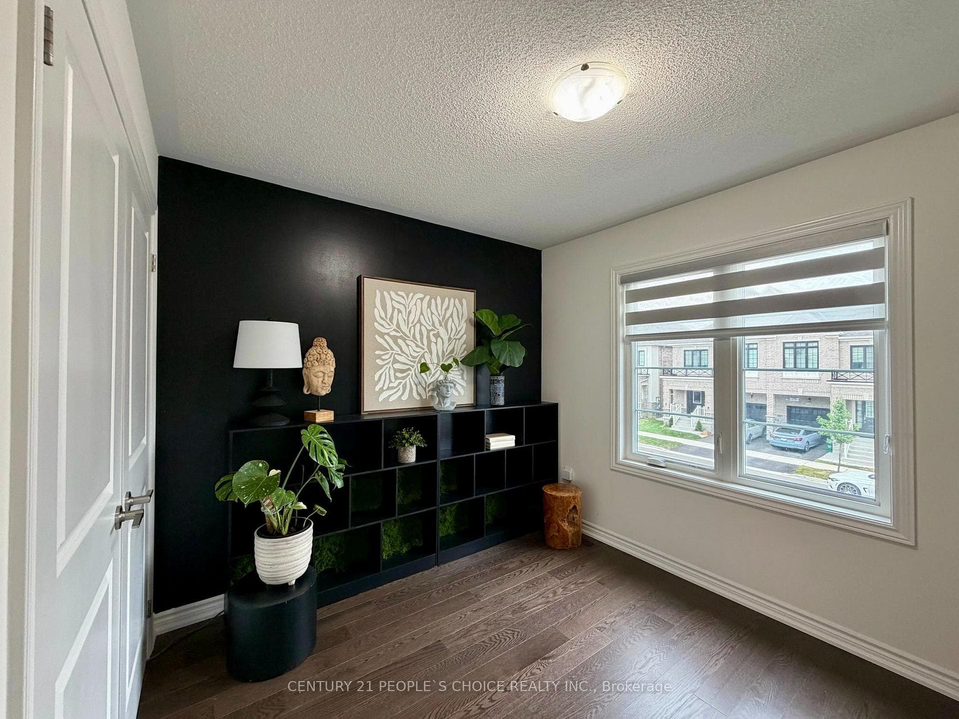 487 Bergamot Avenue photo 15
