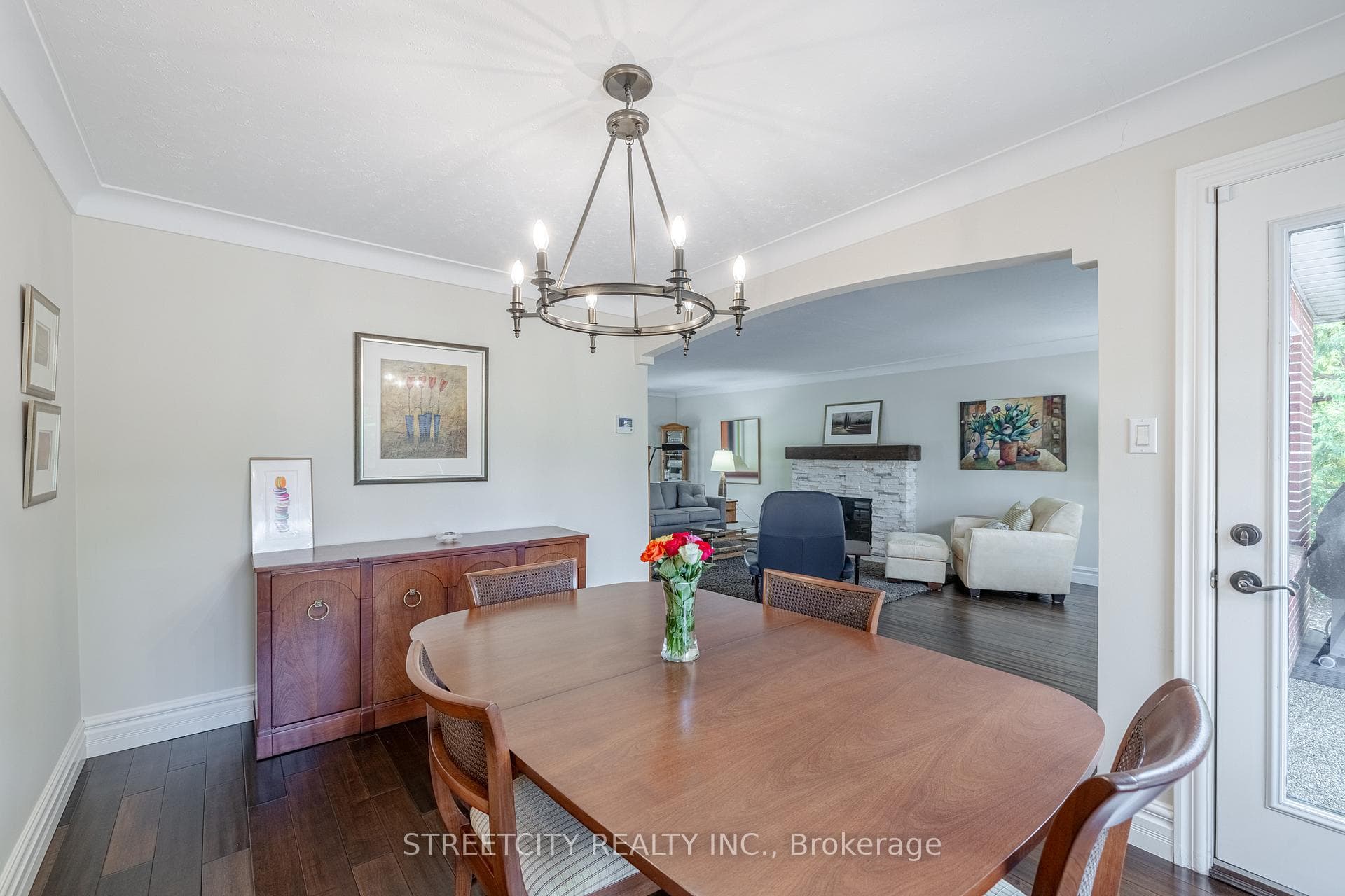 547 Upper Queen Street photo 10