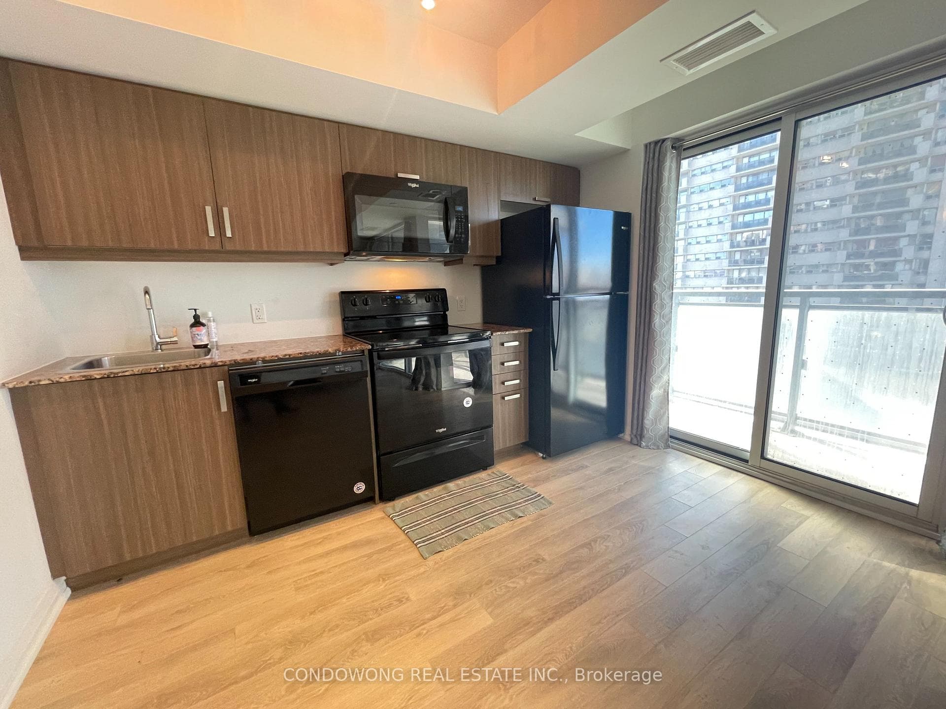 30 Meadowglen Place Unit 408 photo 7