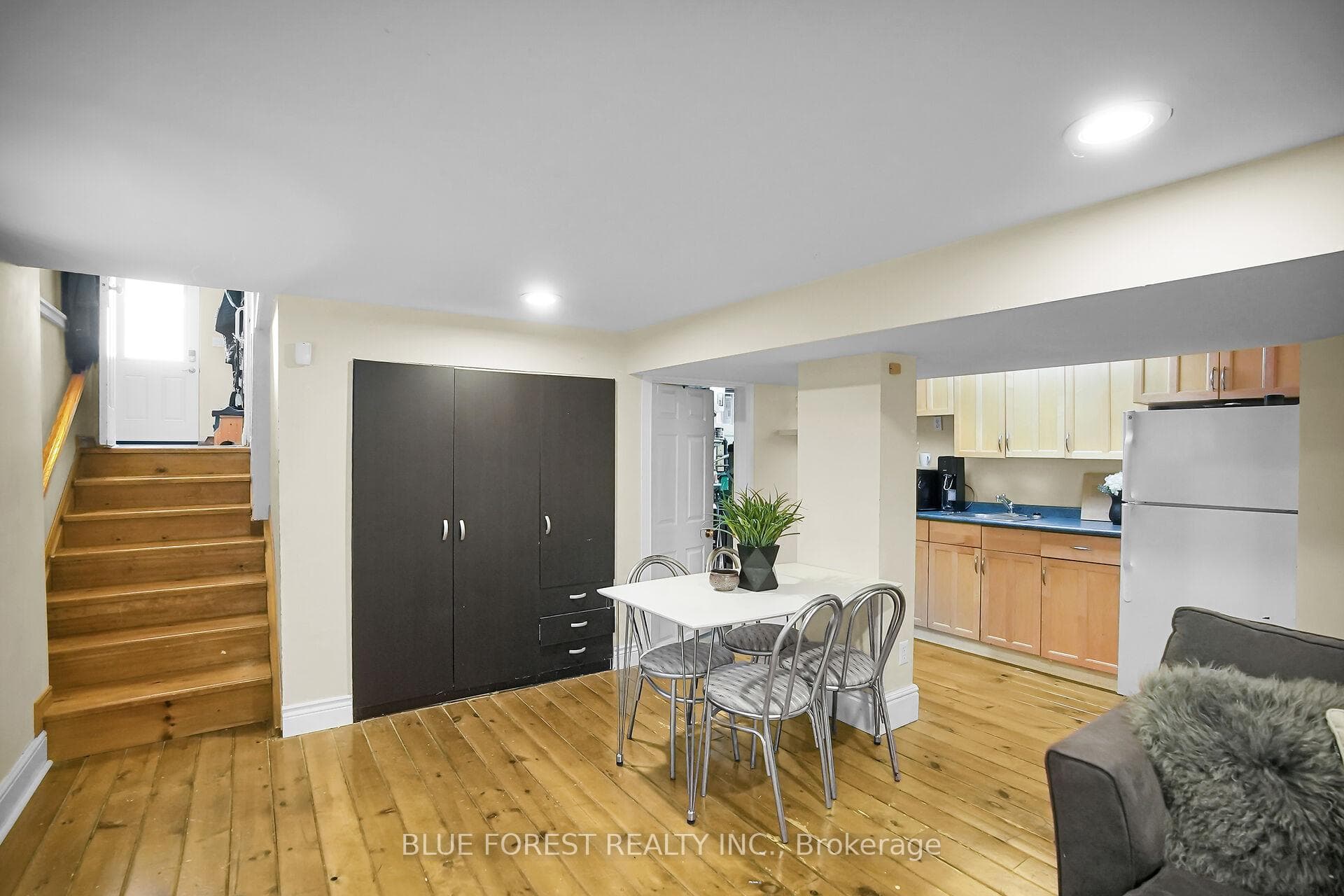 (2nd washer/dryer in furnace room)