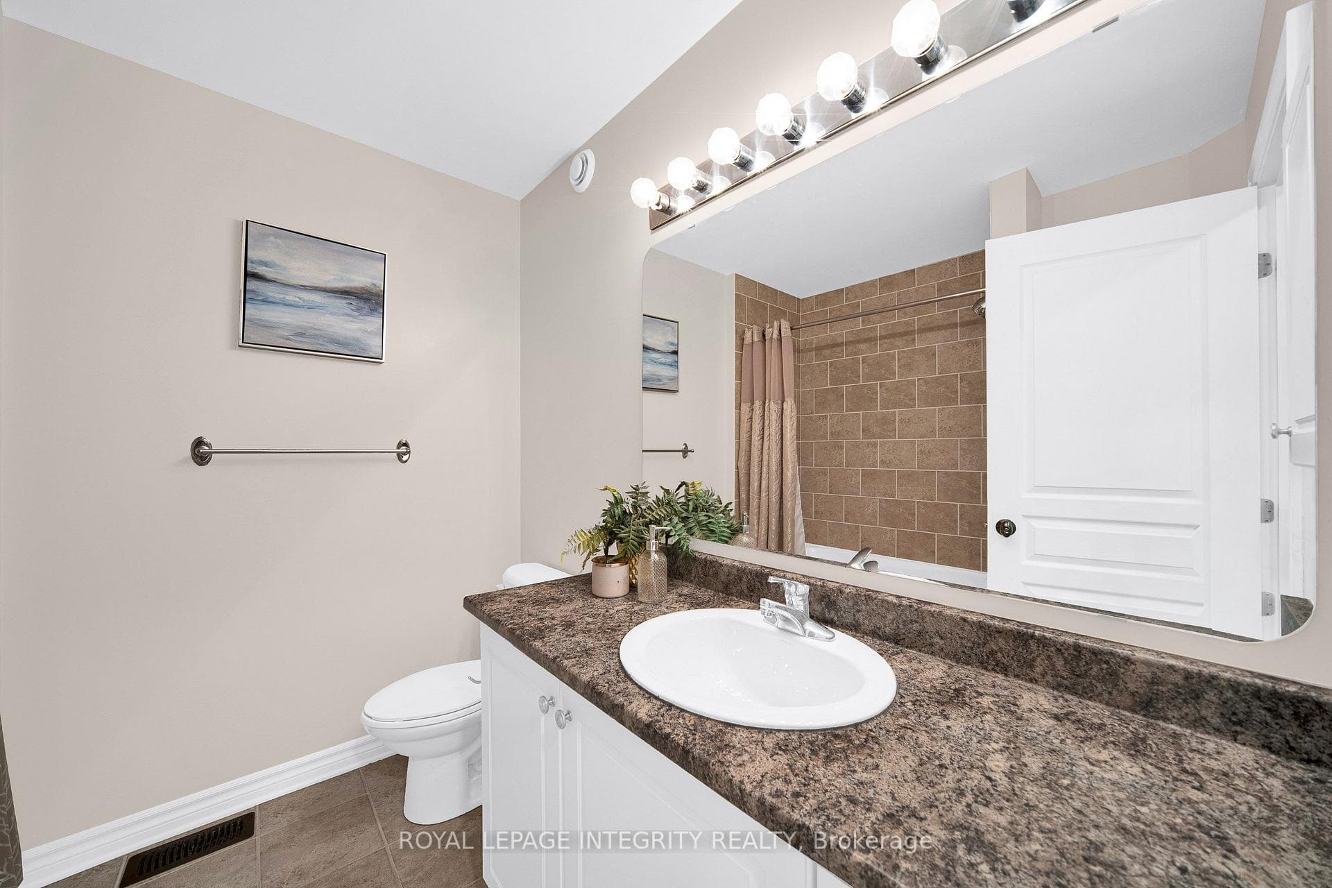 748 Bowercrest Crescent photo 38
