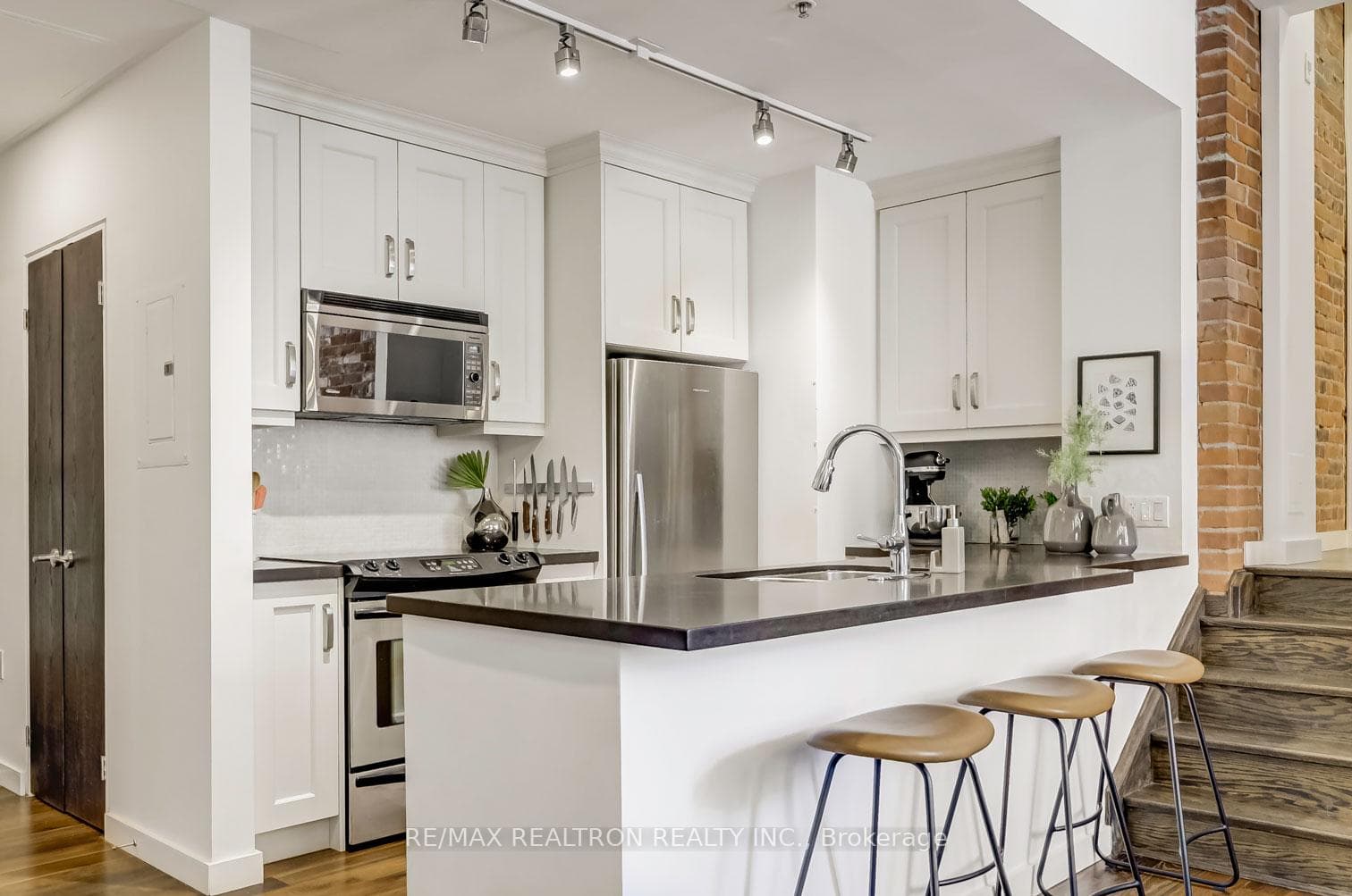 701 Dovercourt Road Unit 104 photo 9