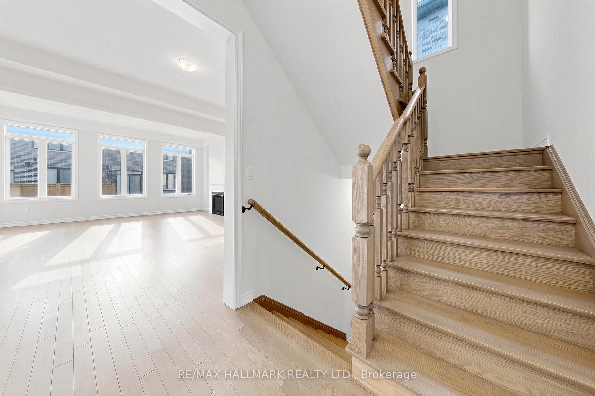 112 Weslock Crescent photo 25