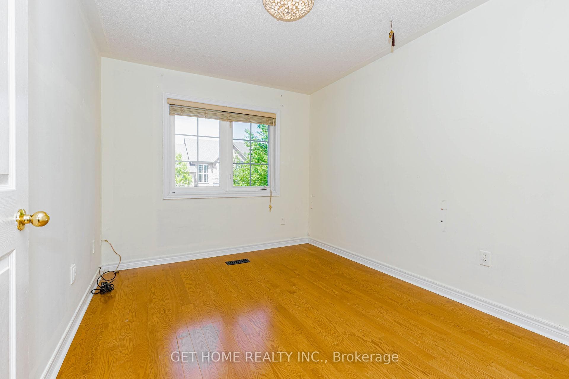 147 Foxchase Avenue photo 31
