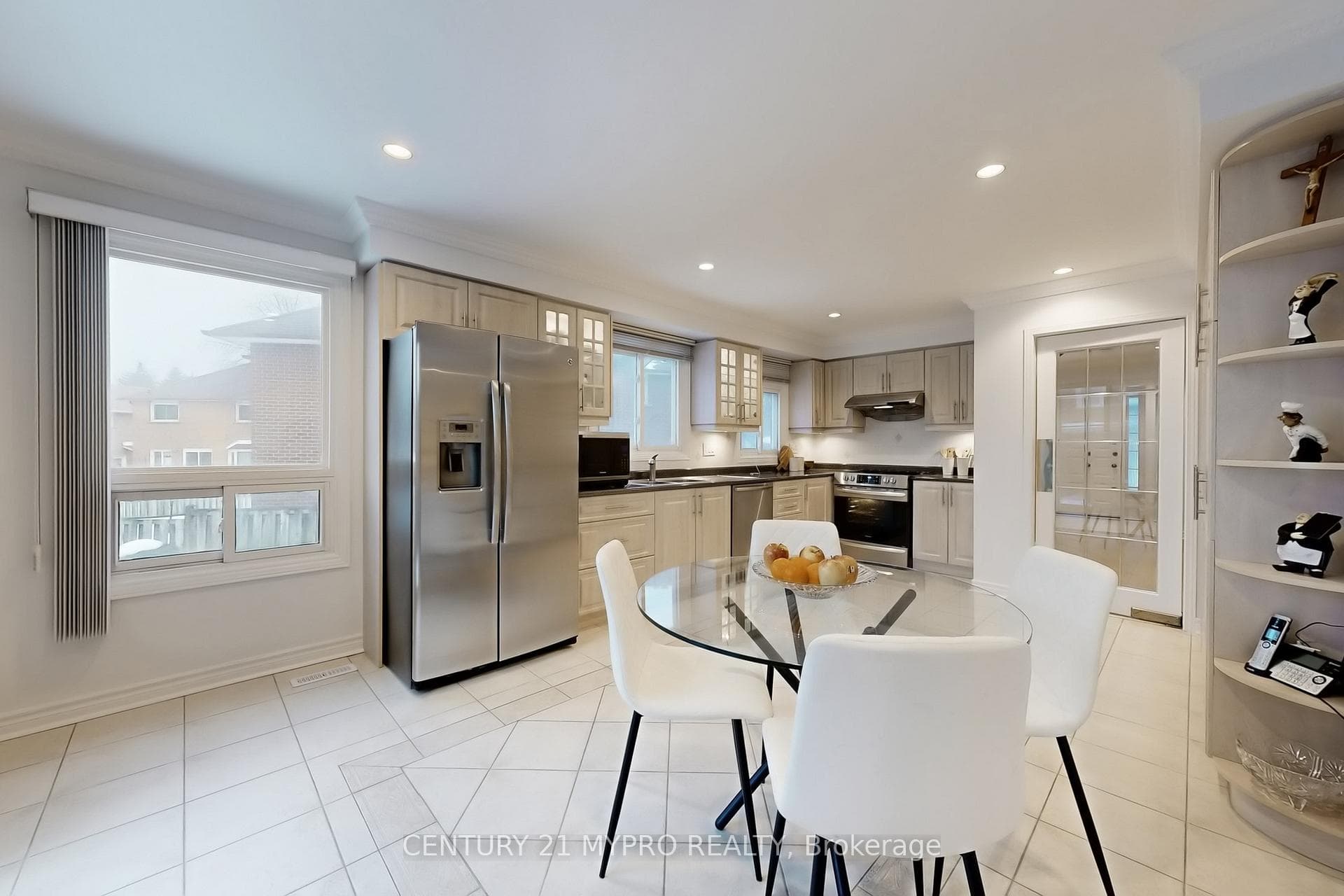 7 Sandor Place photo 12