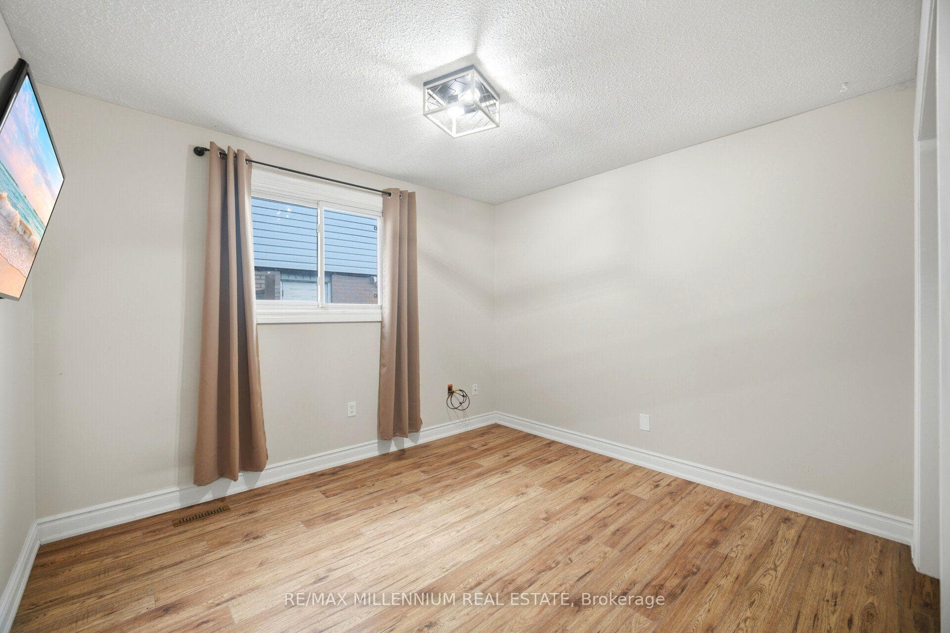16 Brenda Boulevard photo 27