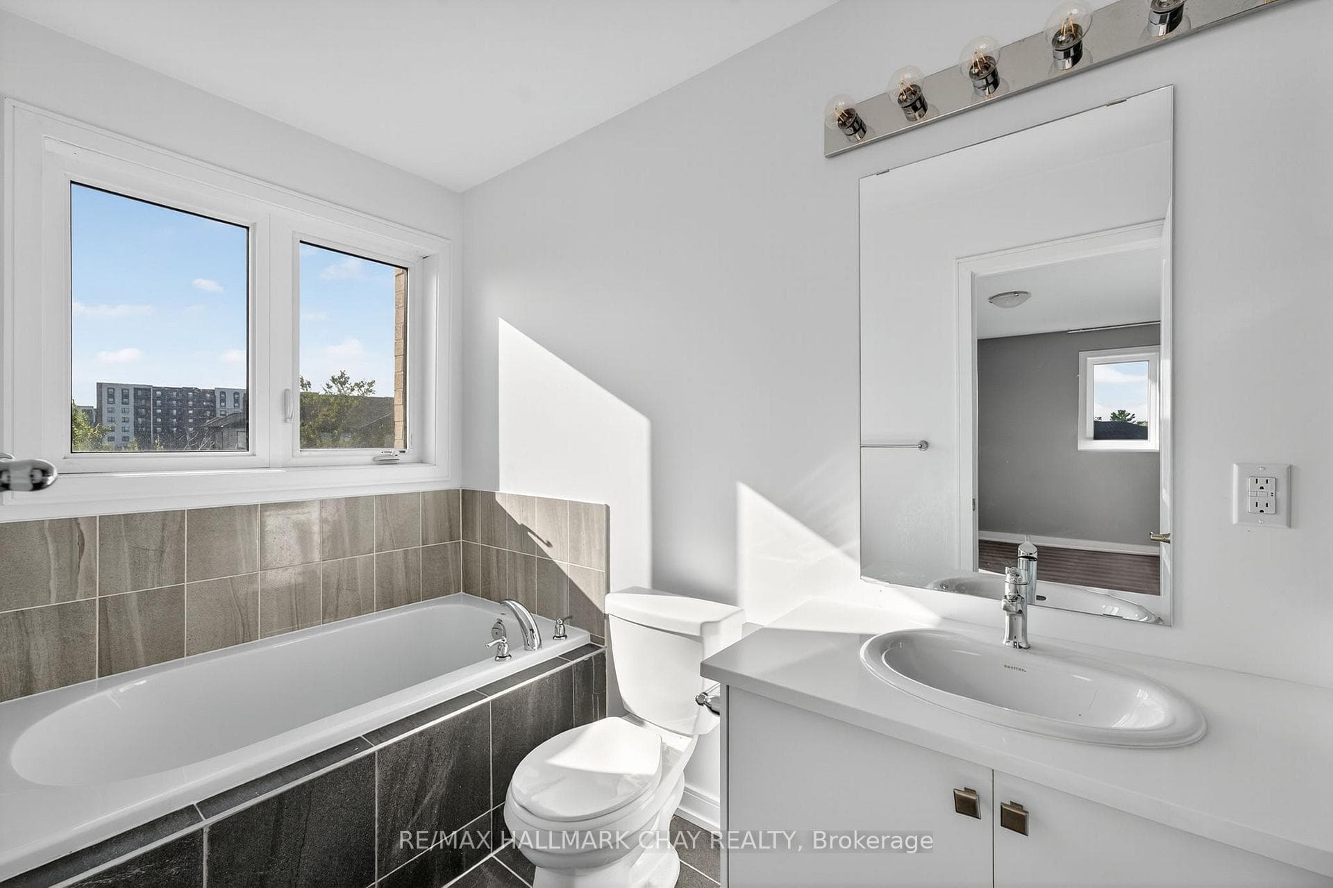 22 Blue Forest Crescent photo 24