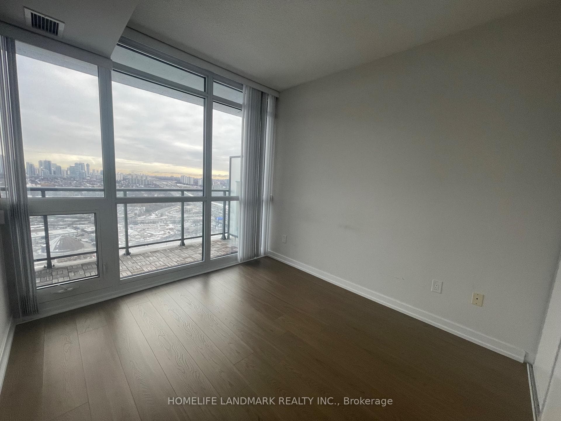 121 Mcmahon Drive Unit 3307 photo 8