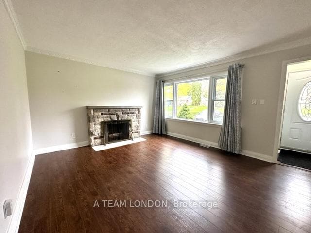 320 Brock Street photo 6