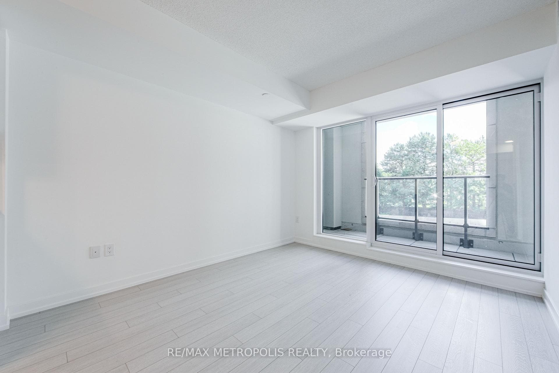 4010 Eglinton Avenue Unit 209 photo 10
