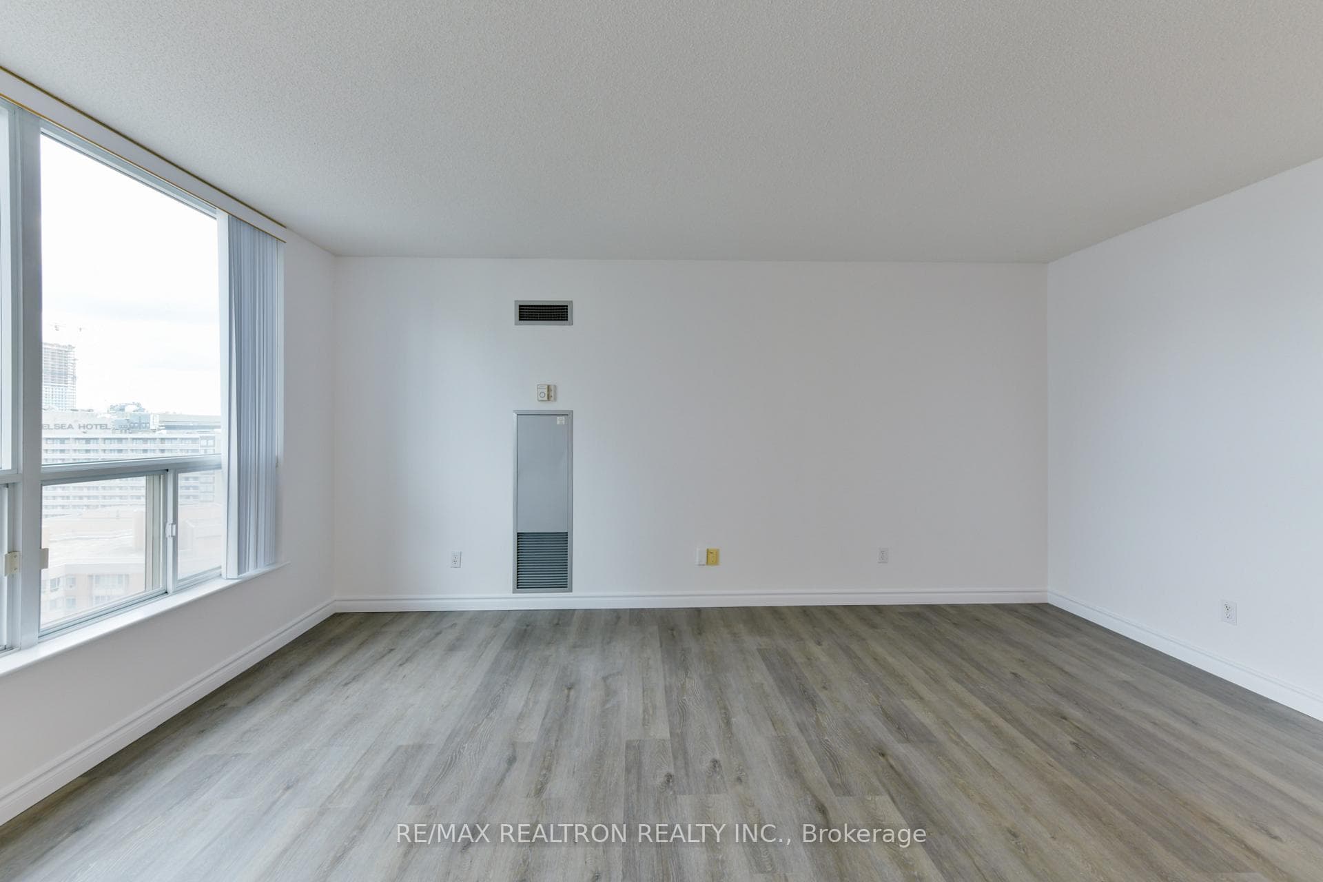 750 Bay Street Unit 3002 photo 24