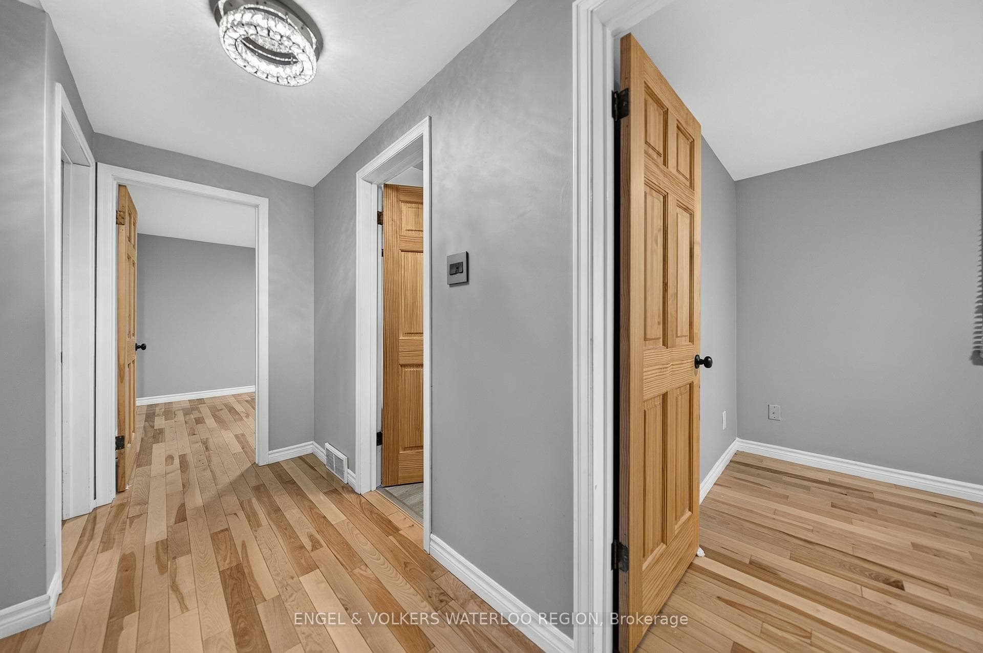 256 Shakespeare Drive photo 27