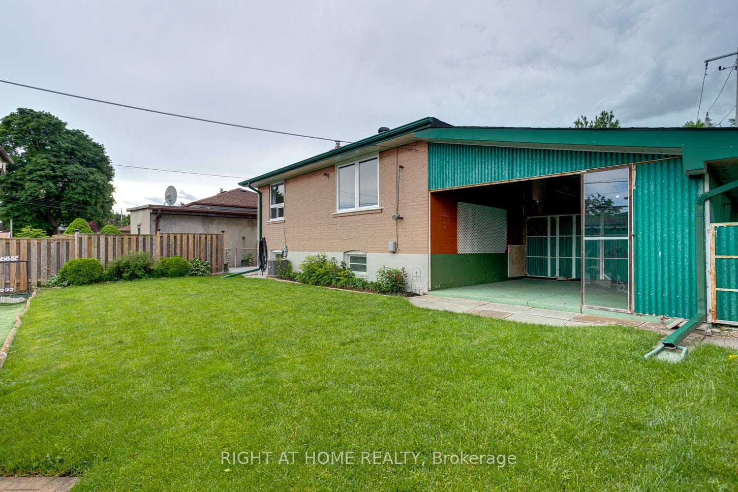 75 Milford Haven Drive photo 25