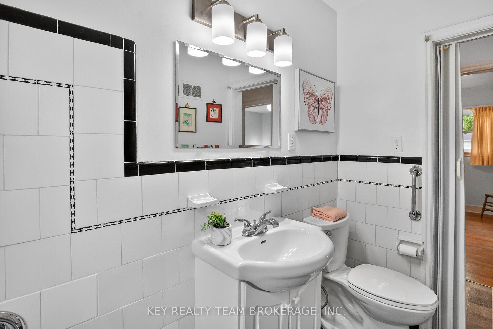 188 Price Avenue photo 25