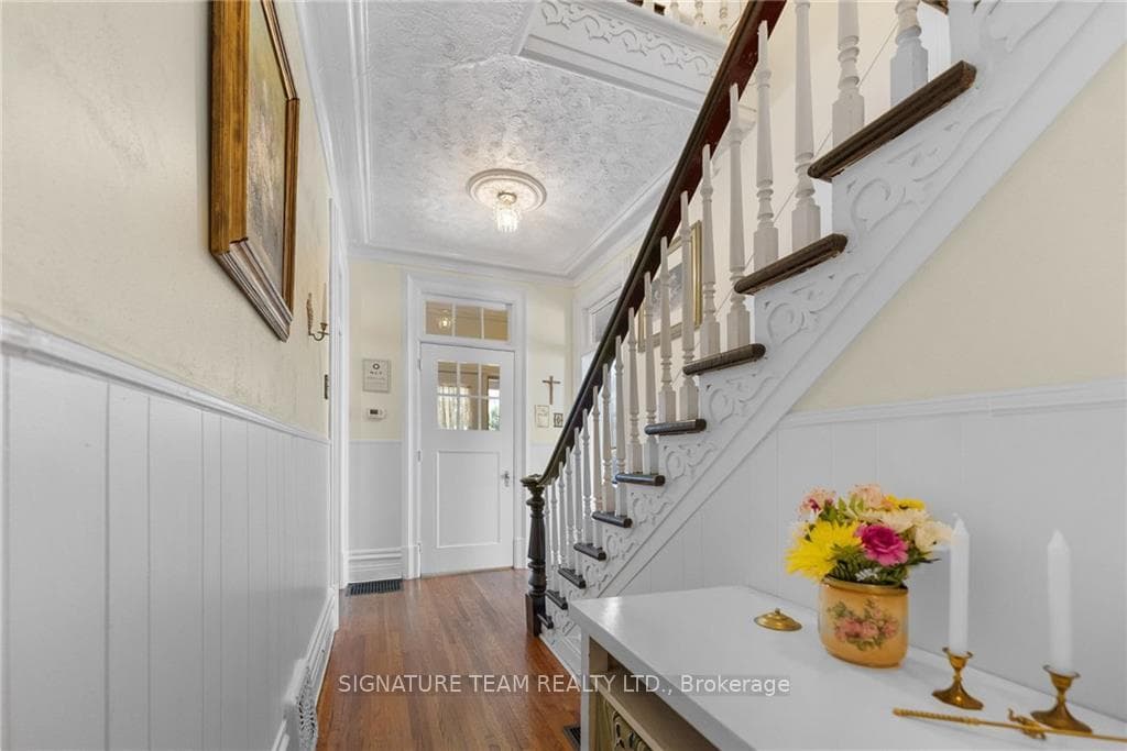 124 RENFREW Avenue photo 8