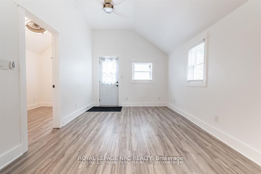 387 Elmwood Avenue photo 7
