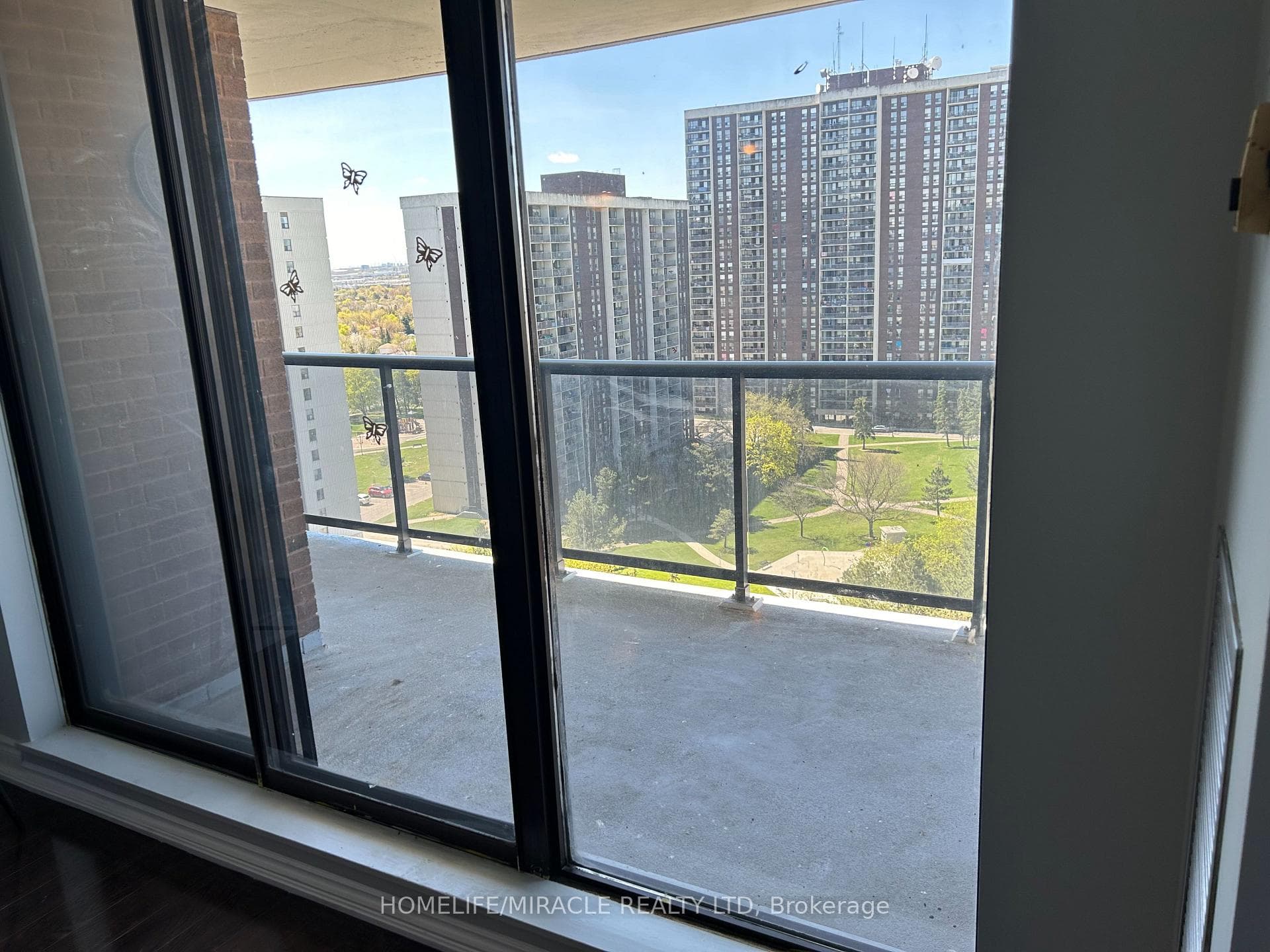 17 Knightsbridge Road Unit 1710 photo 5