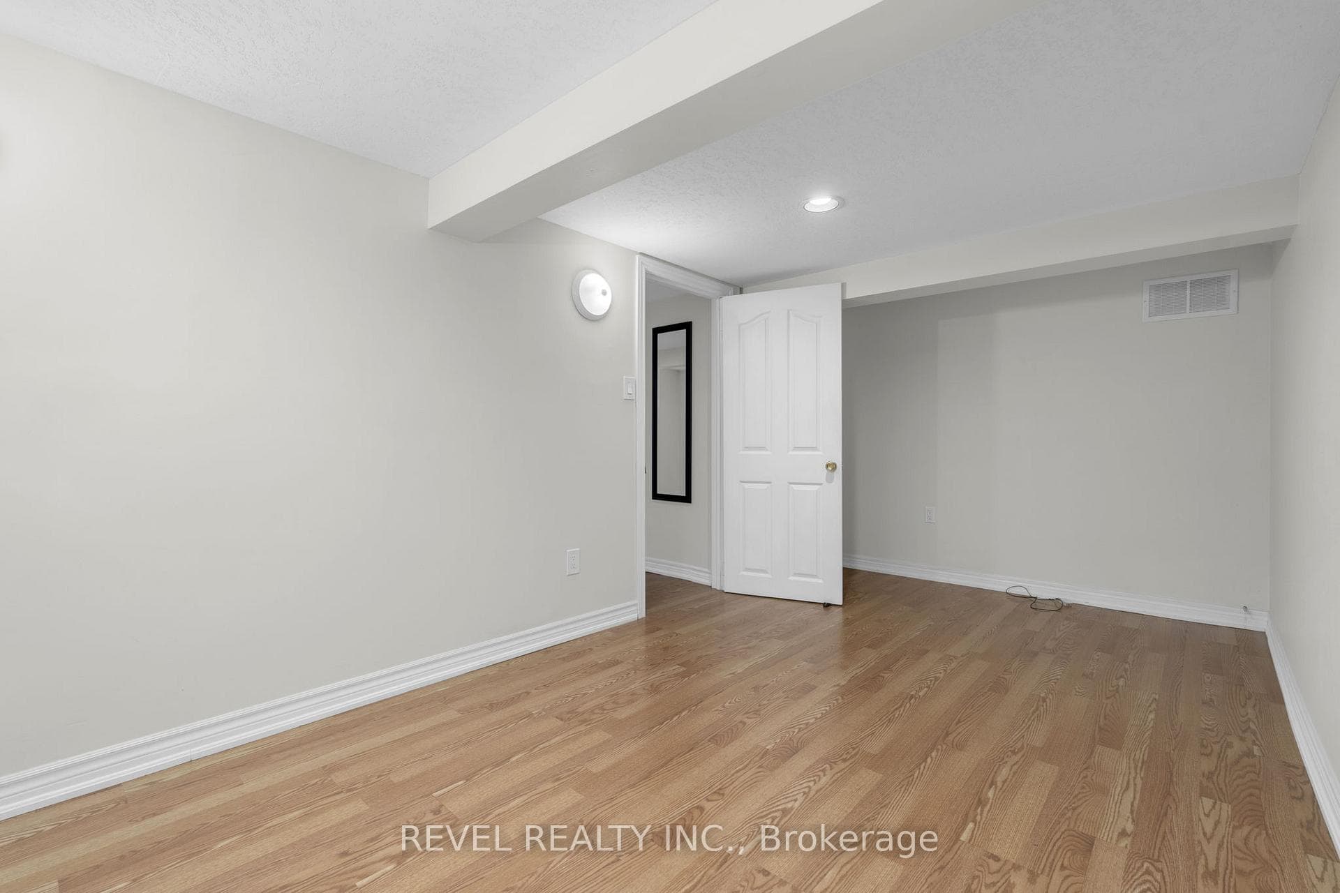 194 Ferndale Drive photo 26