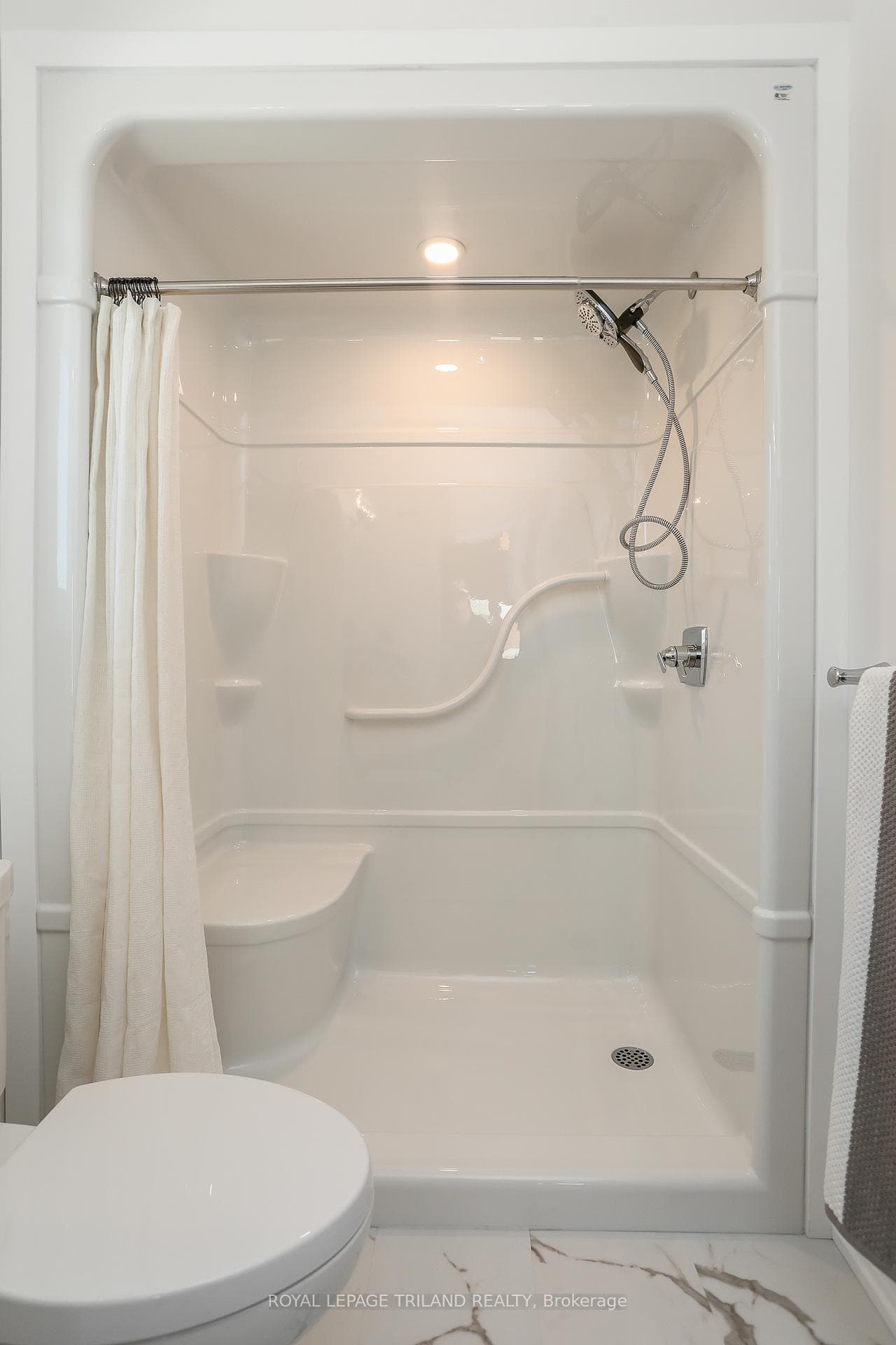 168 RENAISSANCE Drive photo 31