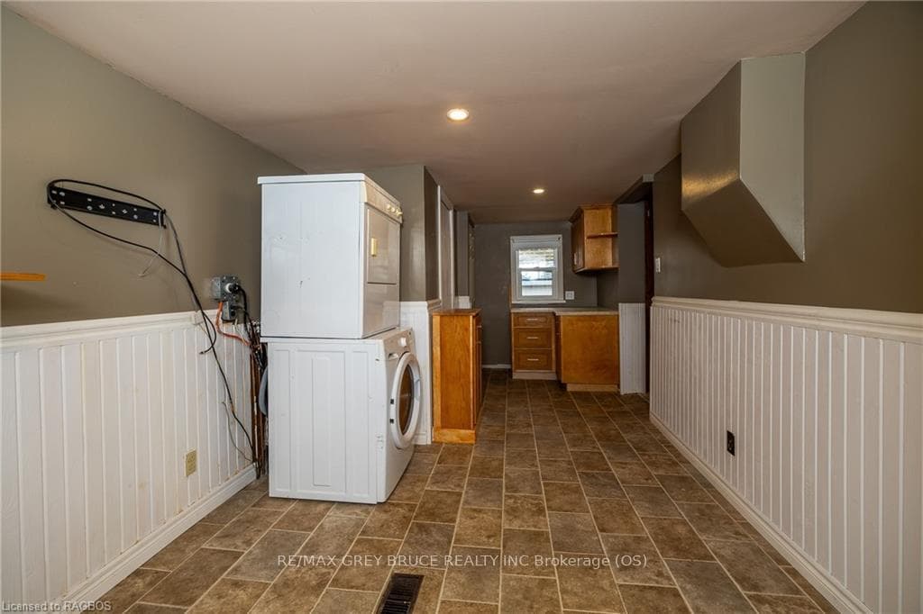 716 5TH Avenue photo 32