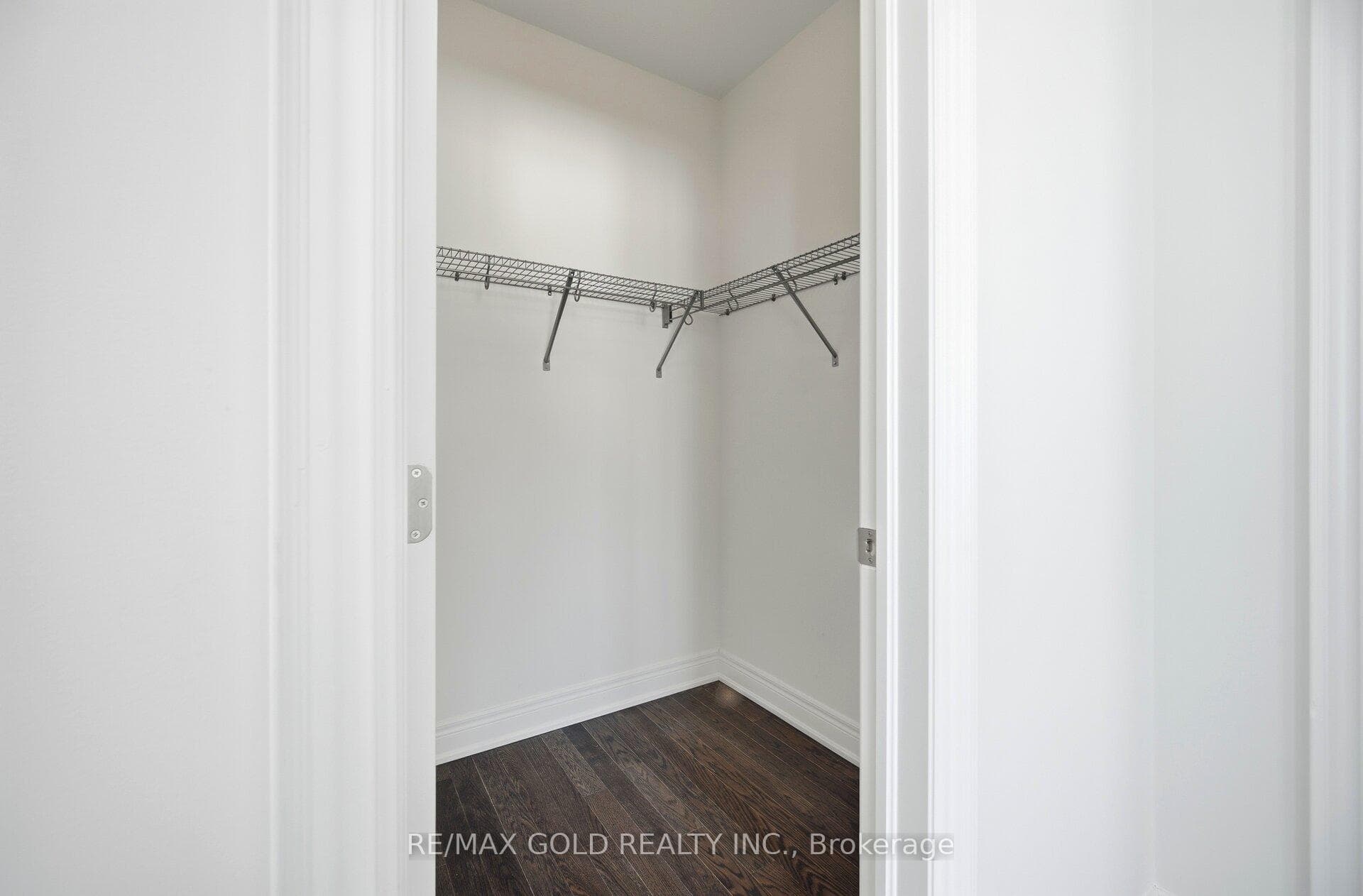 32 Addison Street photo 29