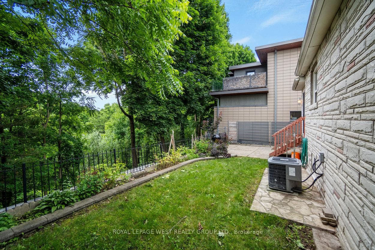 22 Beaucourt Road photo 31