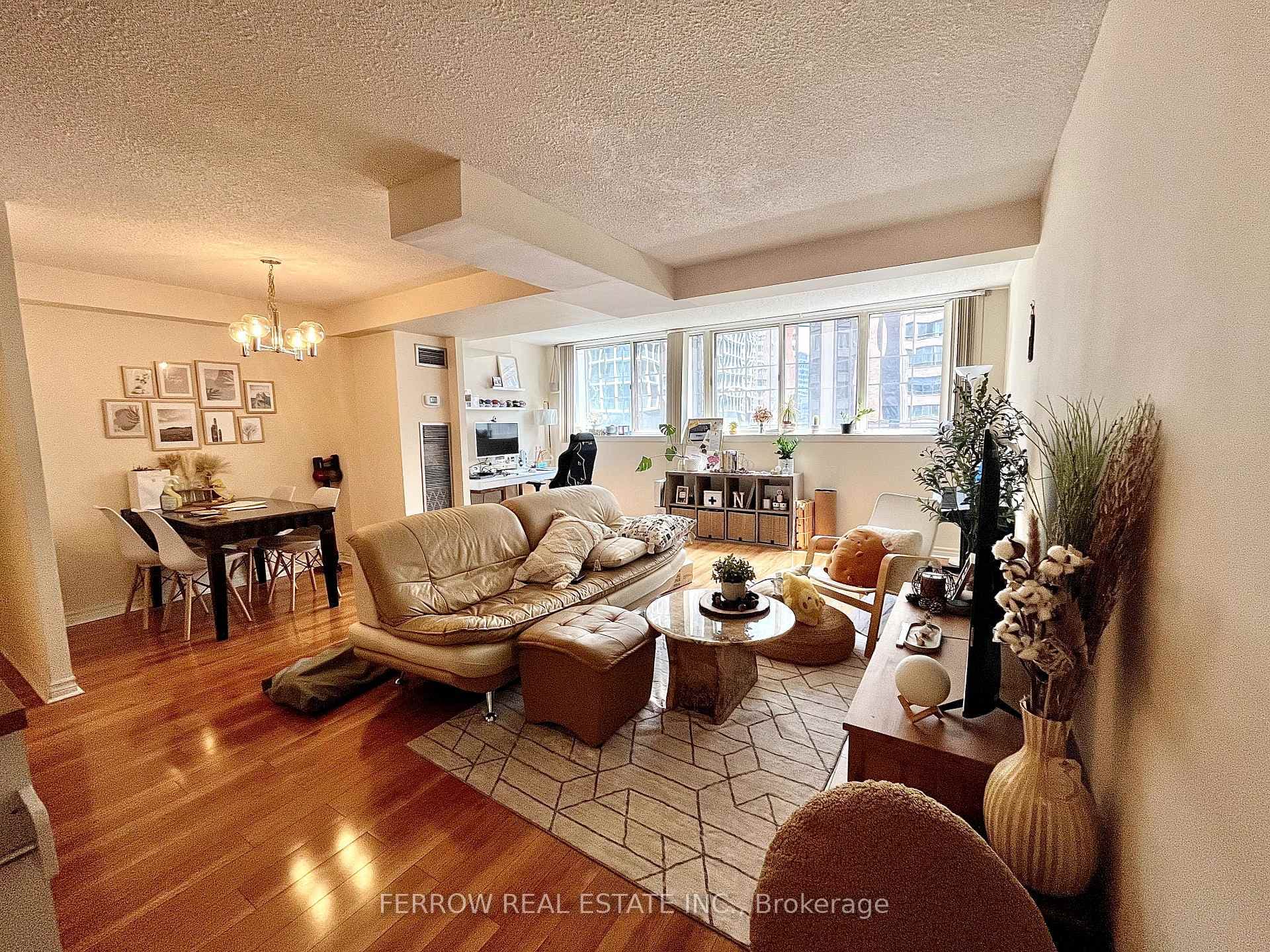 633 Bay Street Unit 707 photo 2