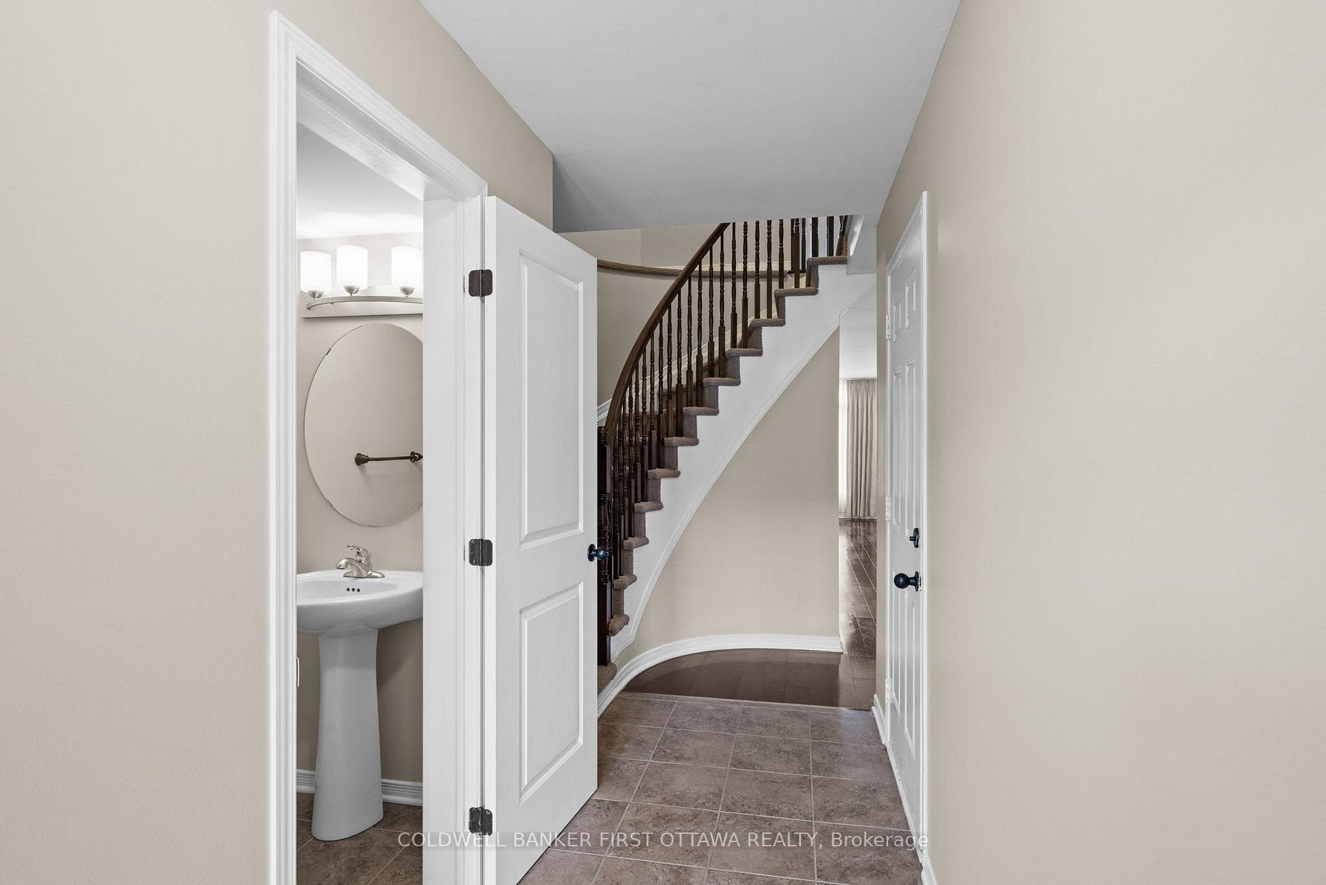 416 HARESFIELD Court photo 2