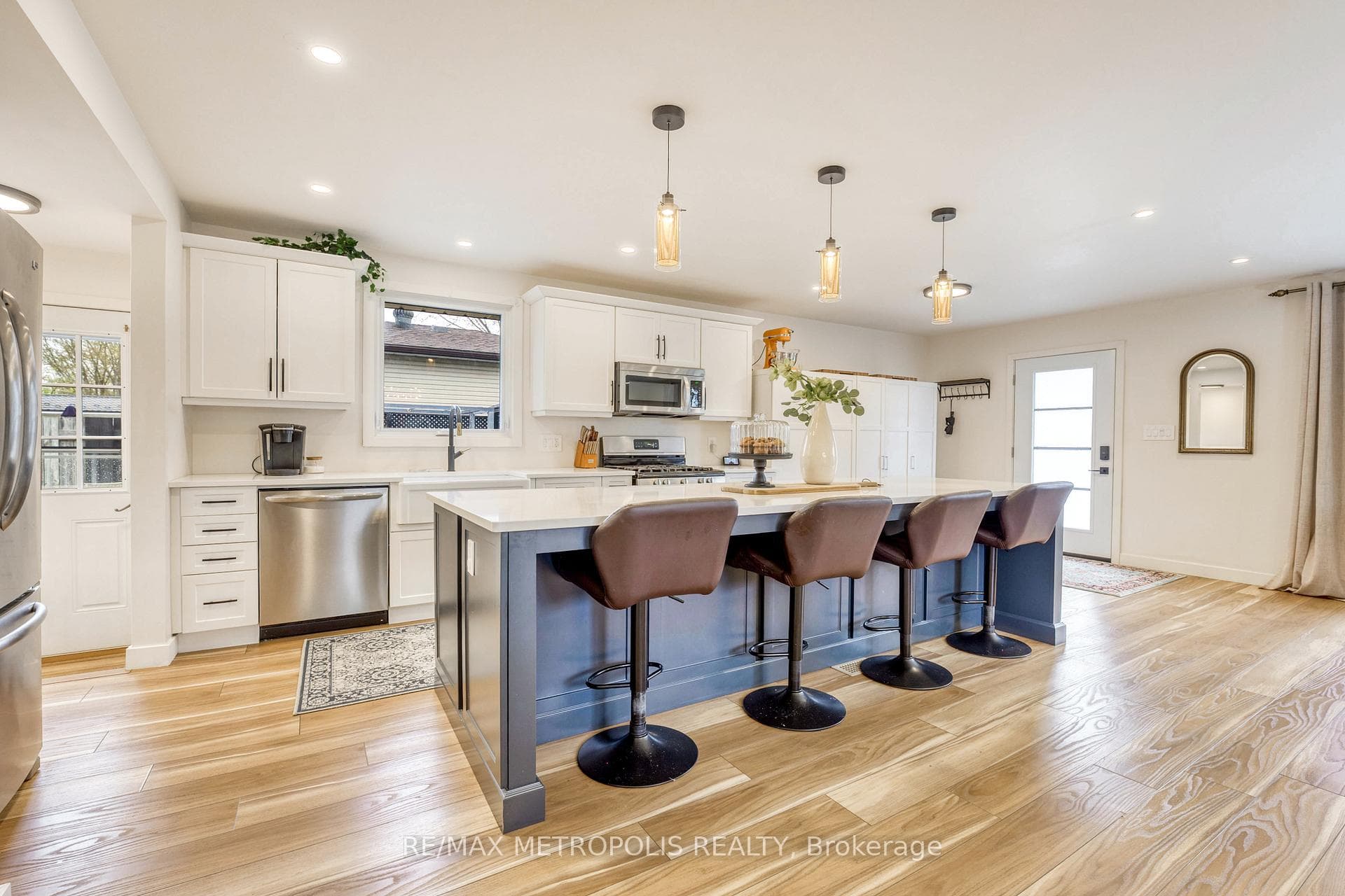 485 Bentinck Drive photo 6