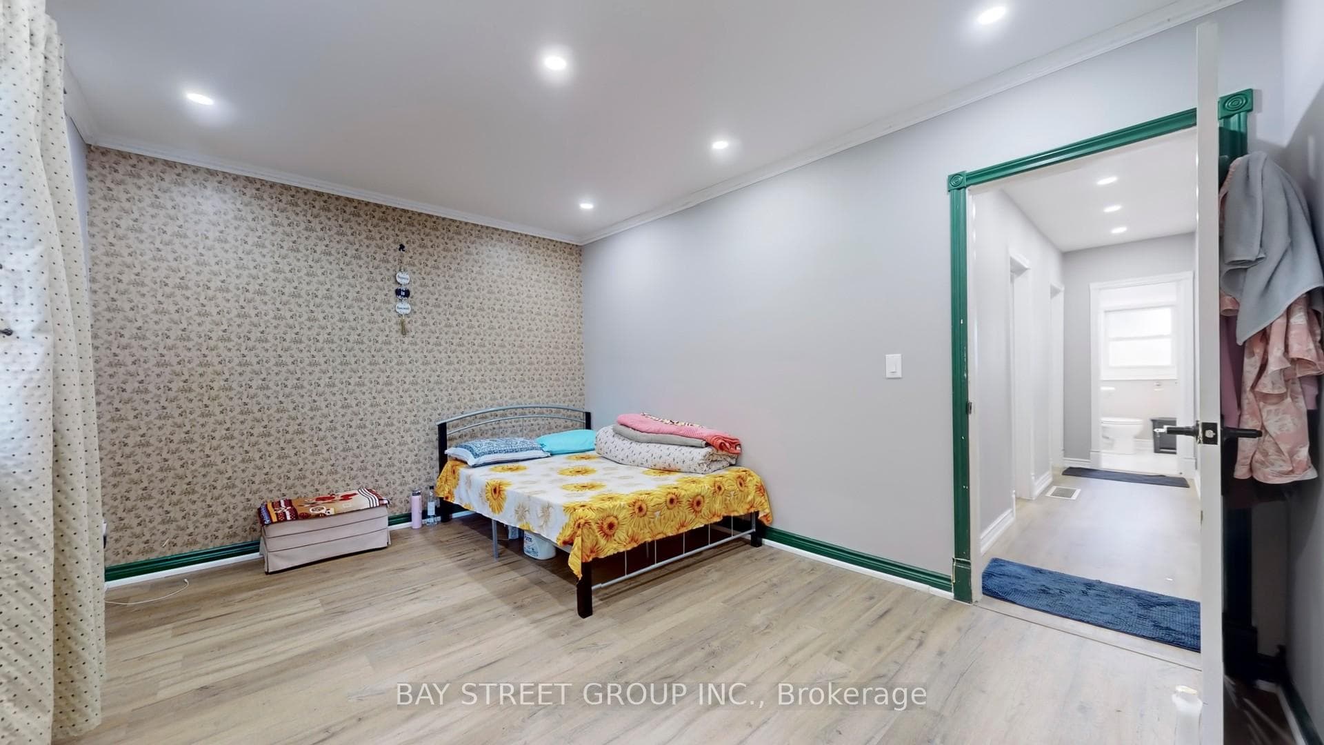 1500 Simcoe Street photo 10