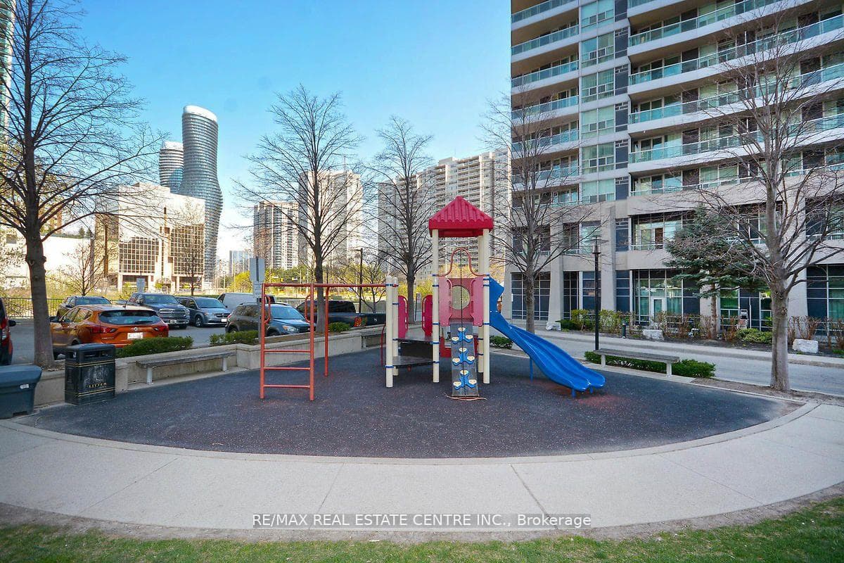 33 Elm Drive Unit 2610 photo 24