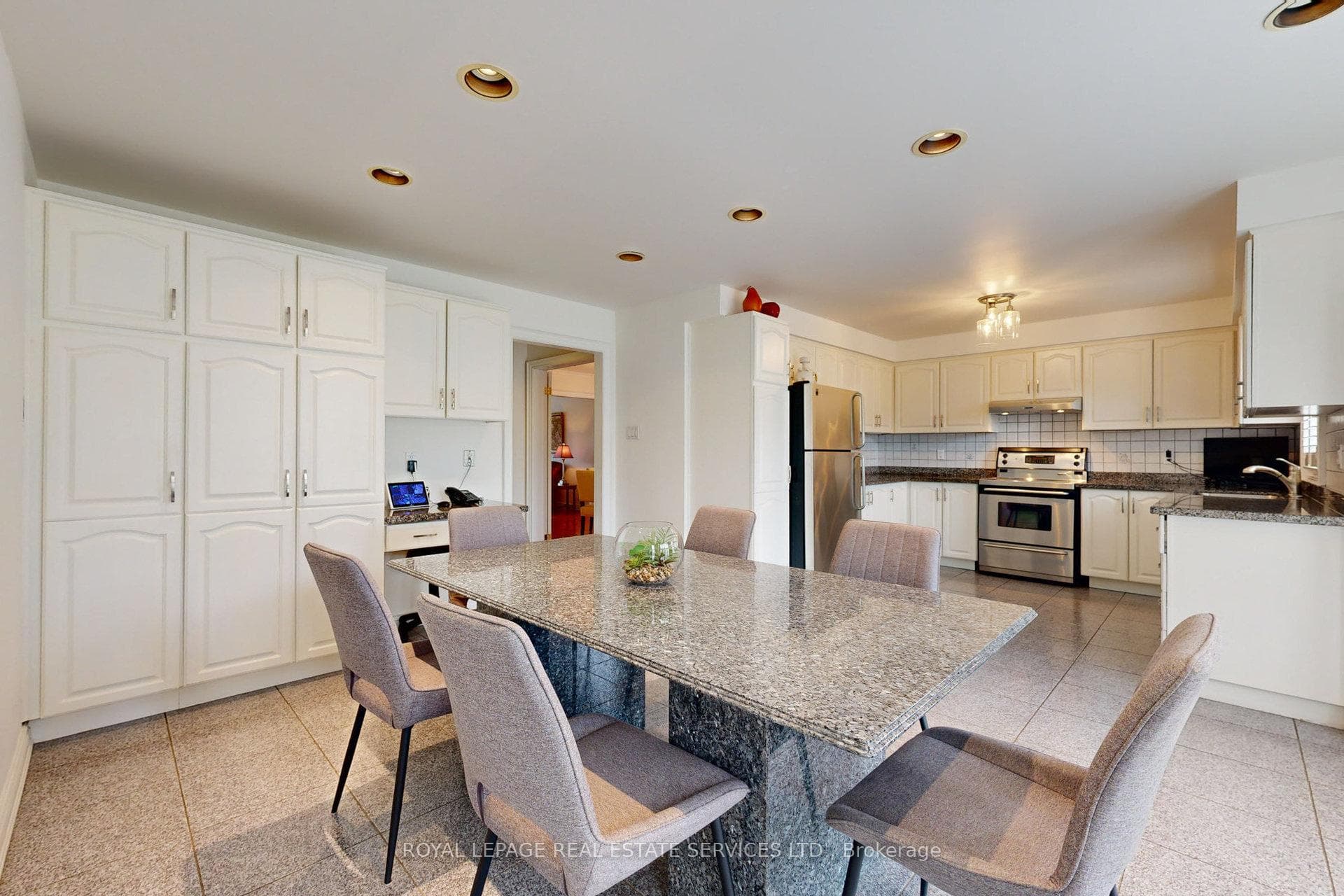 49 Iona Crescent photo 7