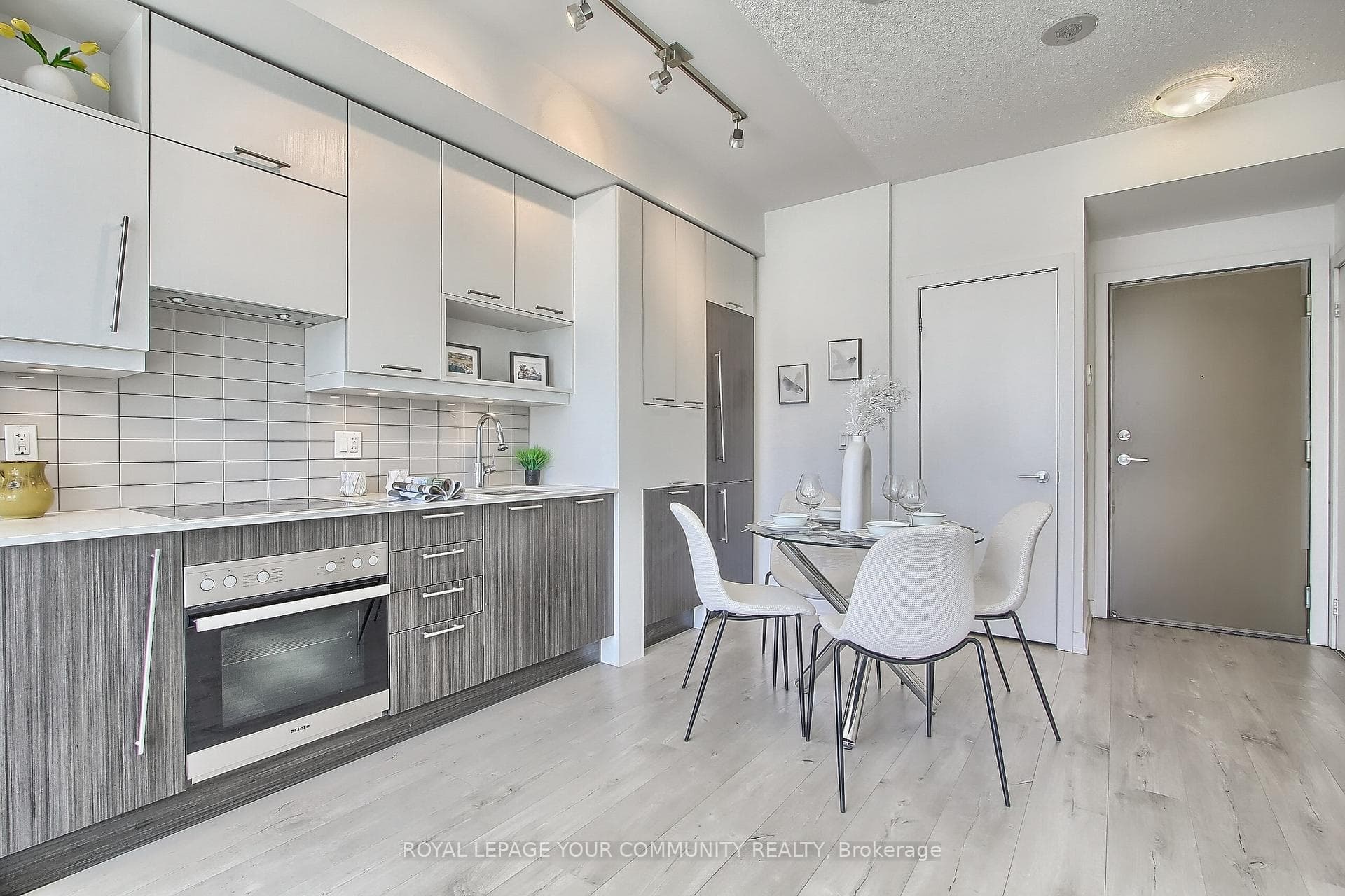 199 Richmond Street Unit 2103 photo 13