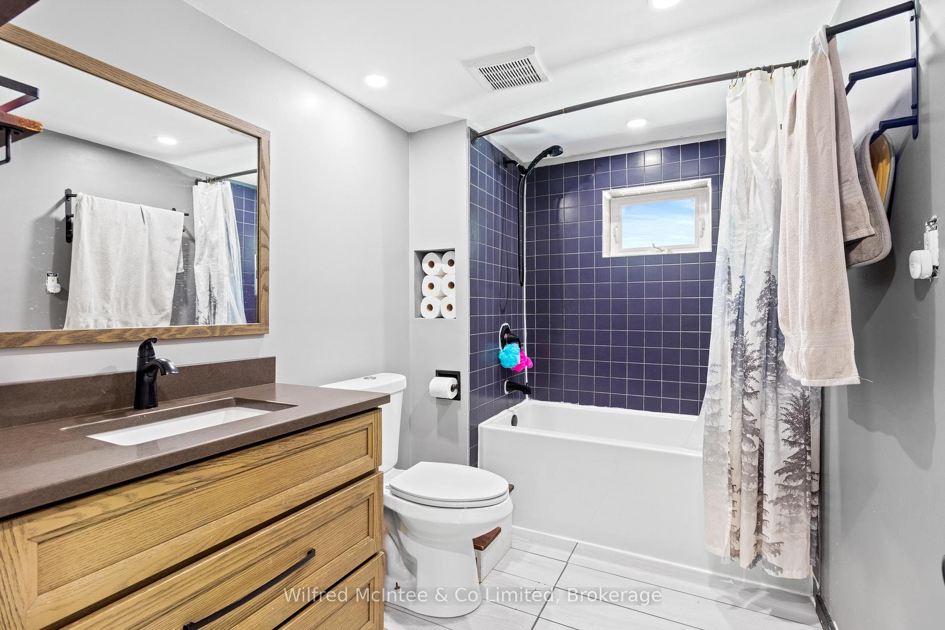 437 Adelaide Street photo 20