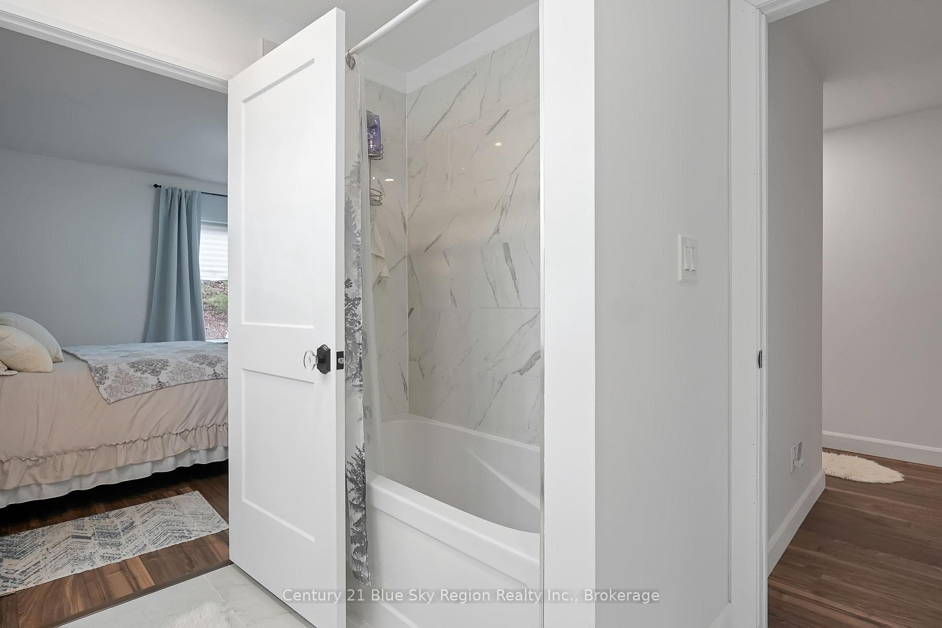 104 GREENWOOD Drive photo 33