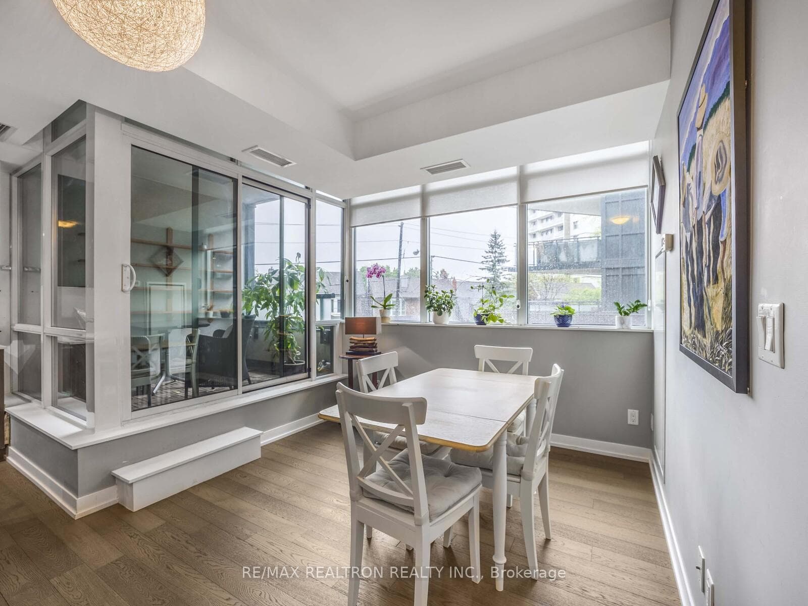 36 Howard Park Avenue Unit 202 photo 4