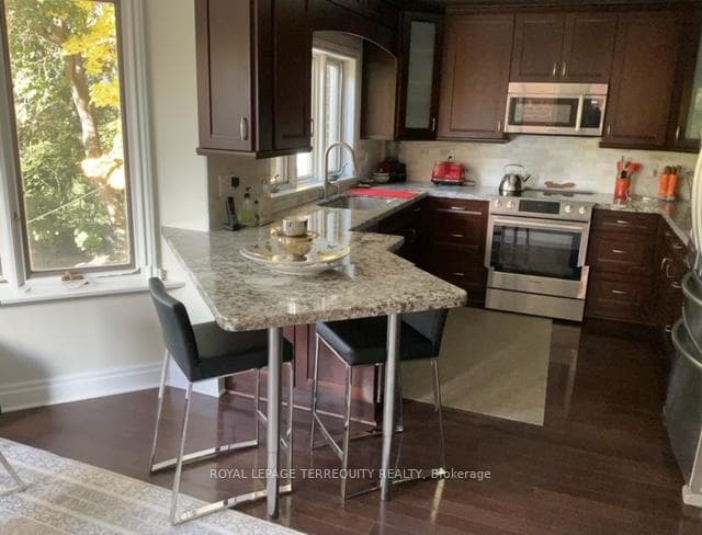 14 Humbercrest Boulevard photo 7