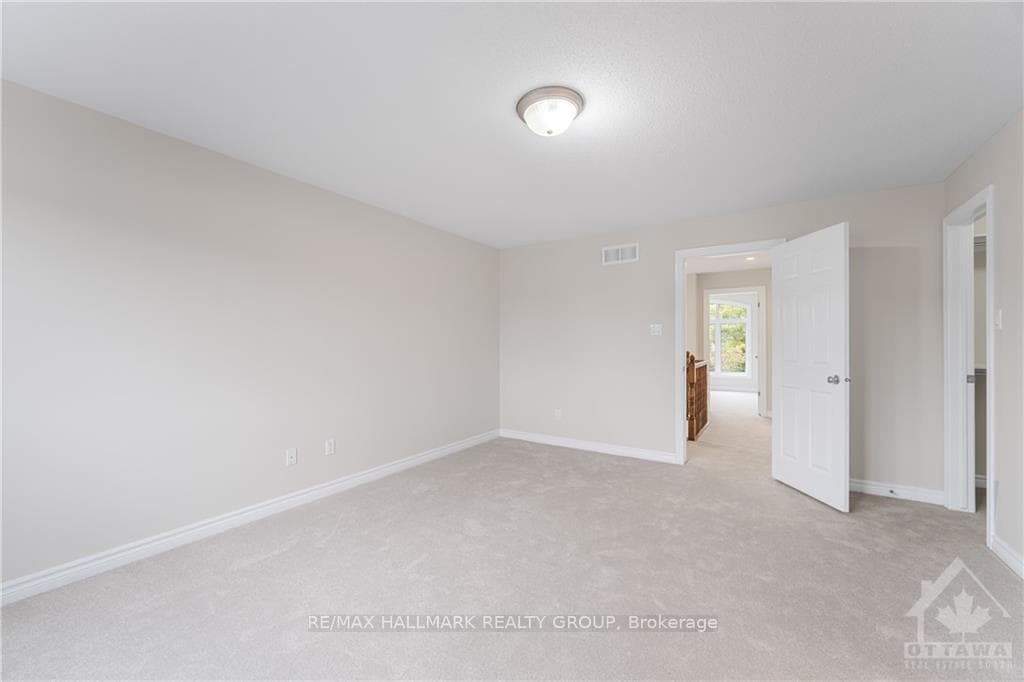 182 GARRITY Crescent photo 18