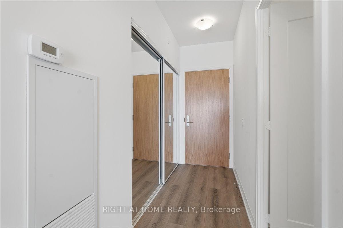 8960 Jane Street Unit 910 photo 9