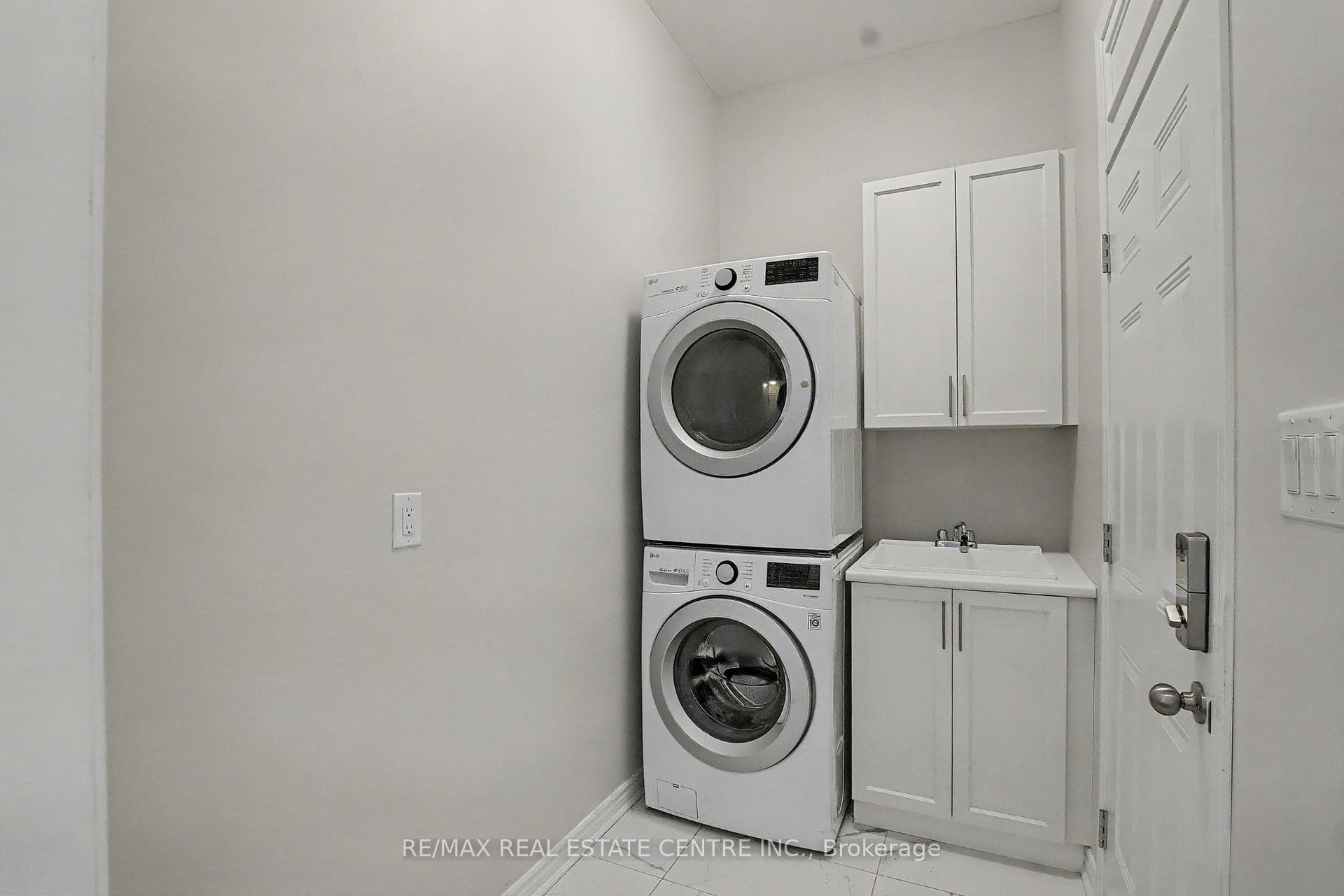 573 Juneberry Court photo 10