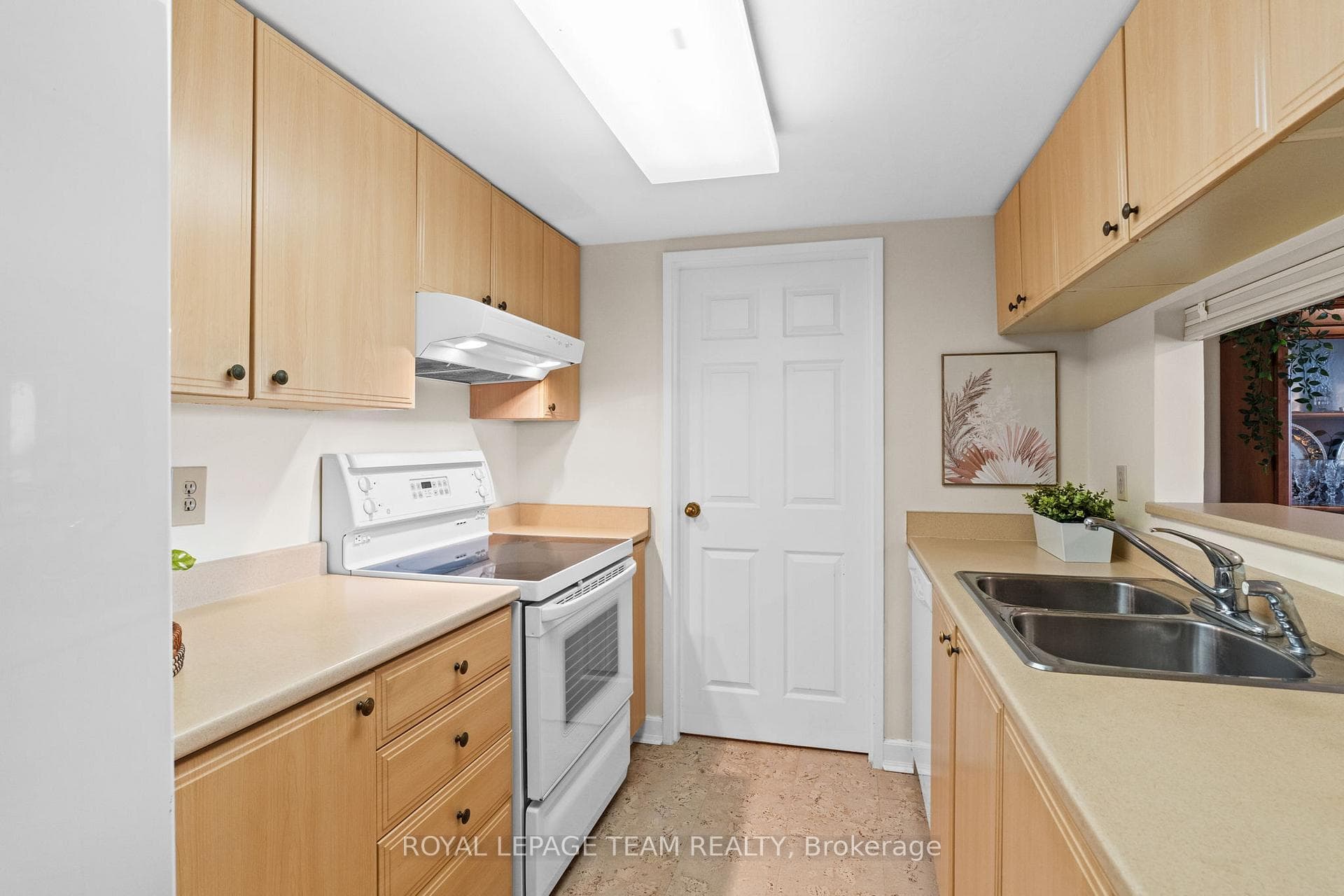 2019 Carling Avenue Unit 504 photo 9