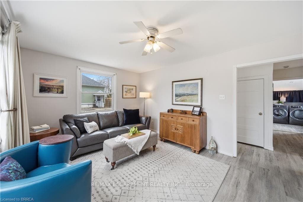 112 Dundas Street photo 8