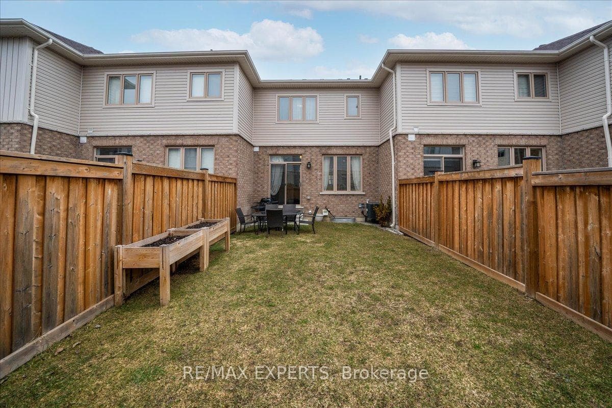 76 Clifford Crescent photo 33